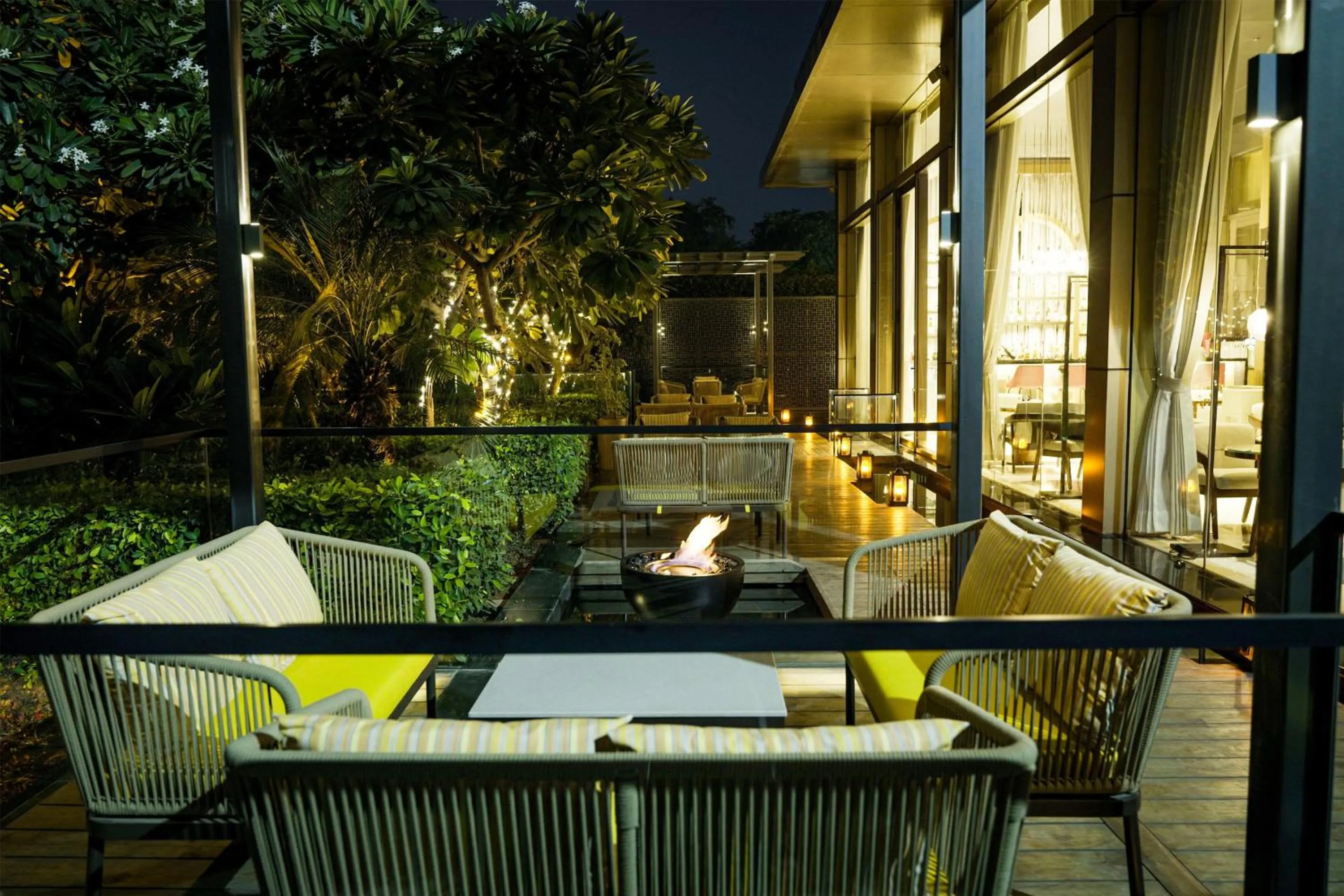 Lounge or bar in Radisson Blu Hotel Amritsar