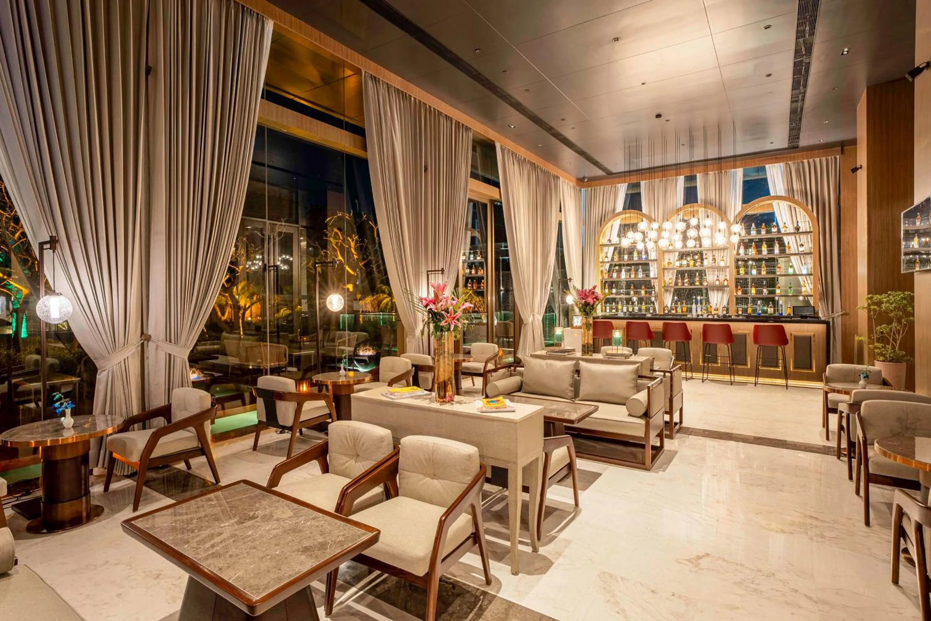 Lounge or bar in Radisson Blu Hotel Amritsar