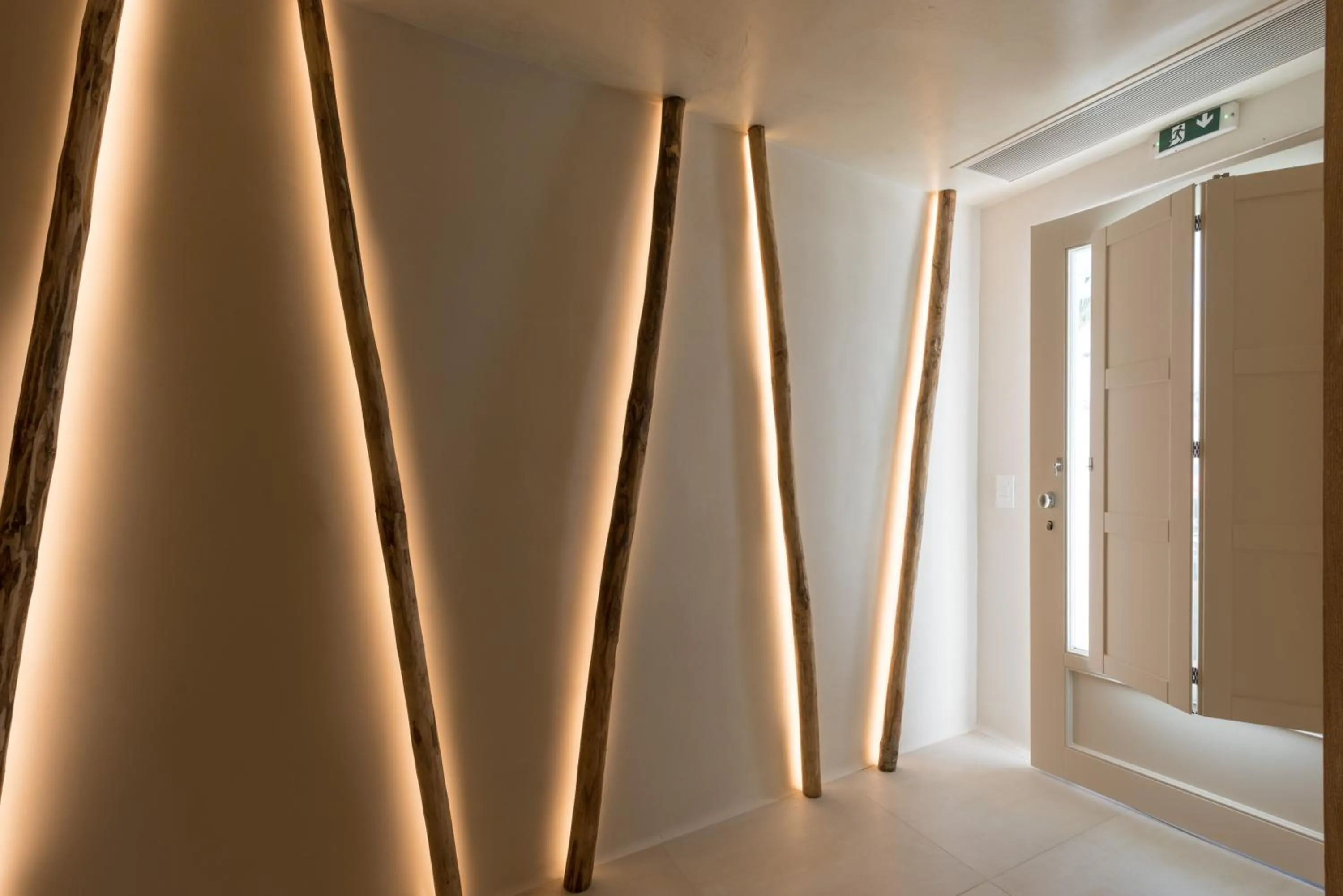 Facade/entrance in Divelia East