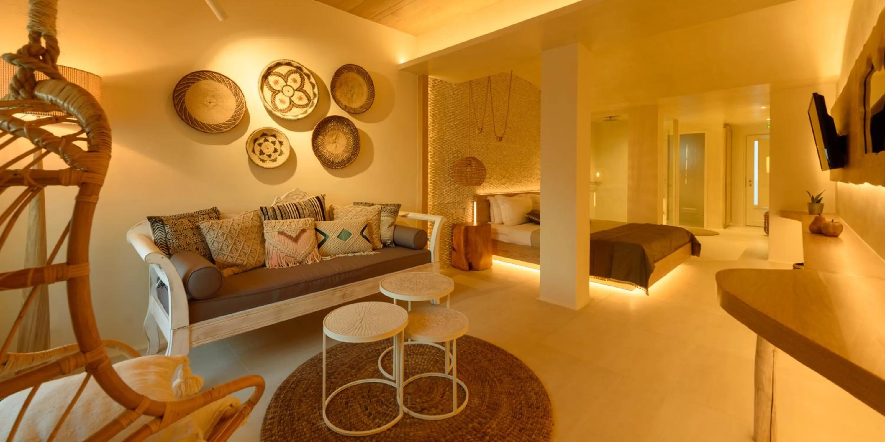 Photo of the whole room in Divelia East