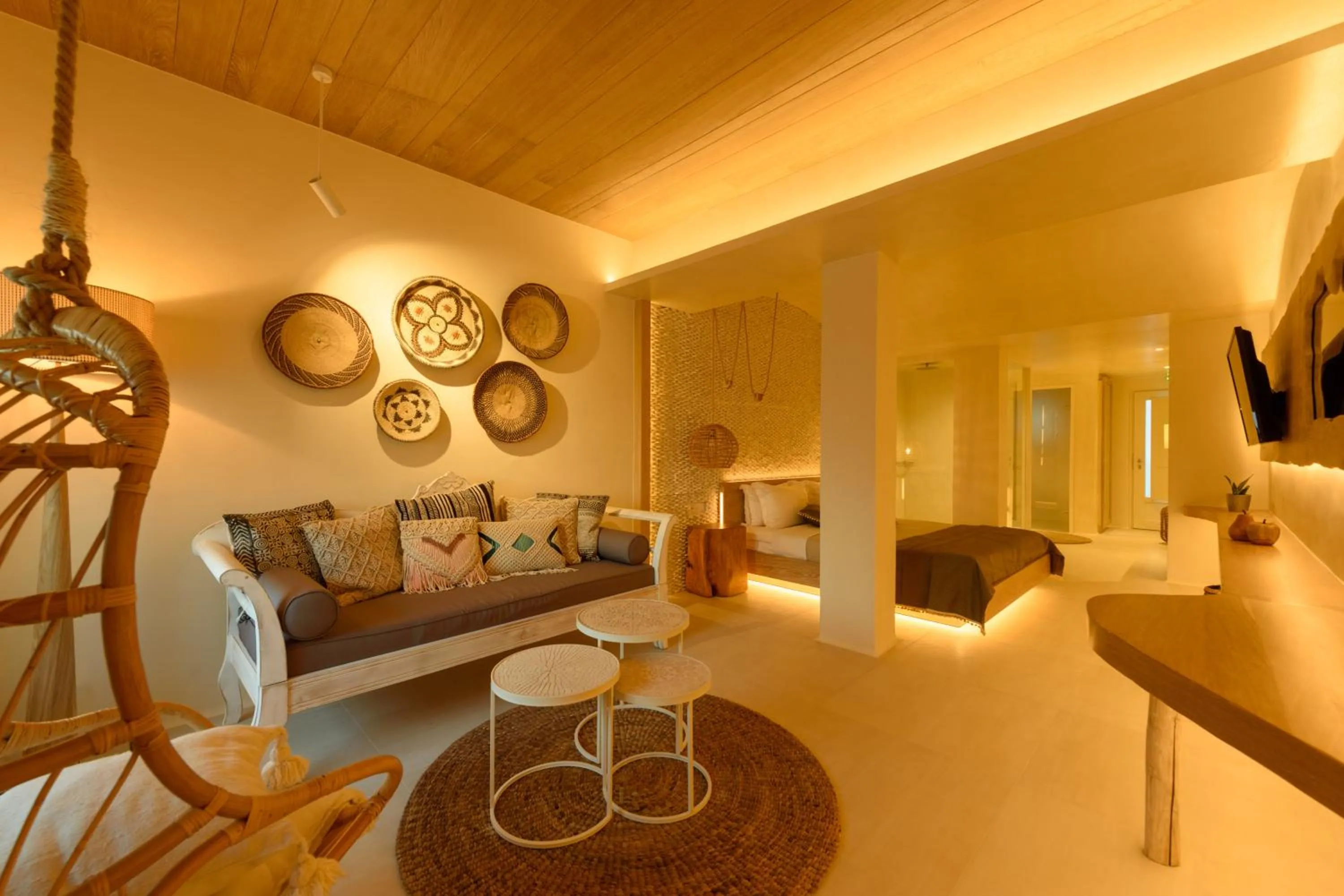 TV and multimedia in Divelia East