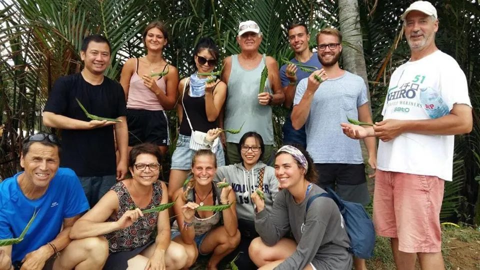 Backhome Hostel & Bar