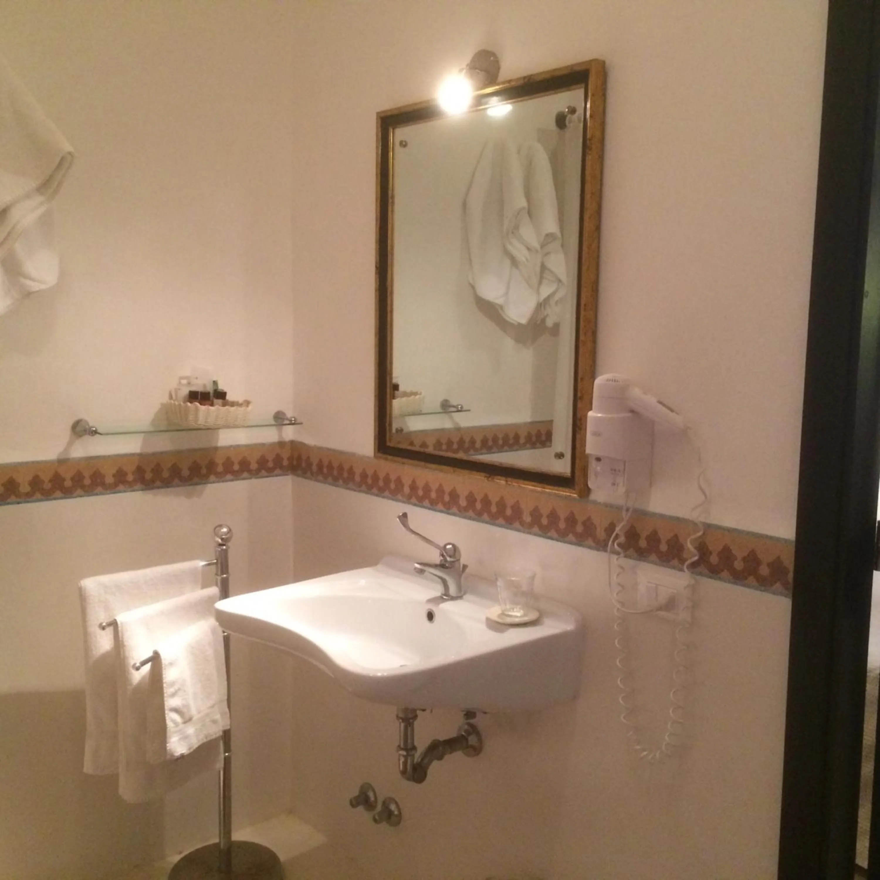 Bathroom in Hotel Santa Marina Antica Foresteria