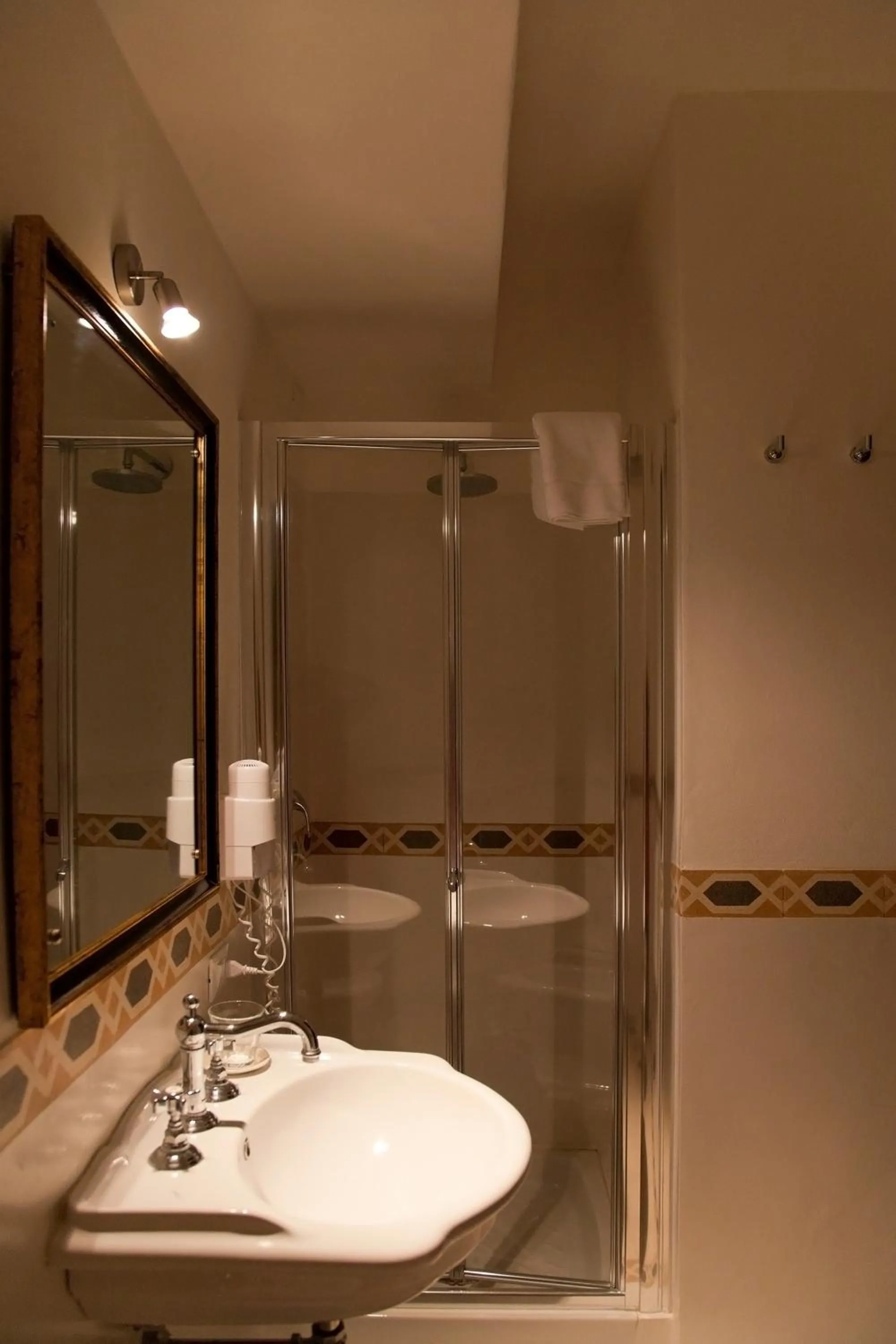 Shower in Hotel Santa Marina Antica Foresteria