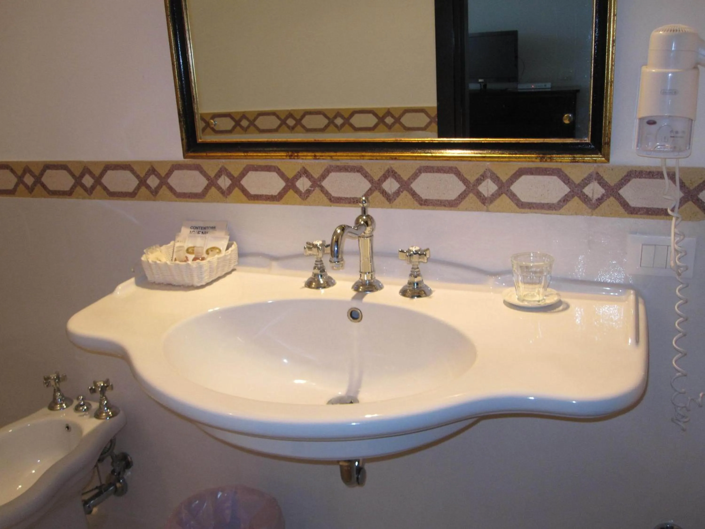 Bathroom in Hotel Santa Marina Antica Foresteria