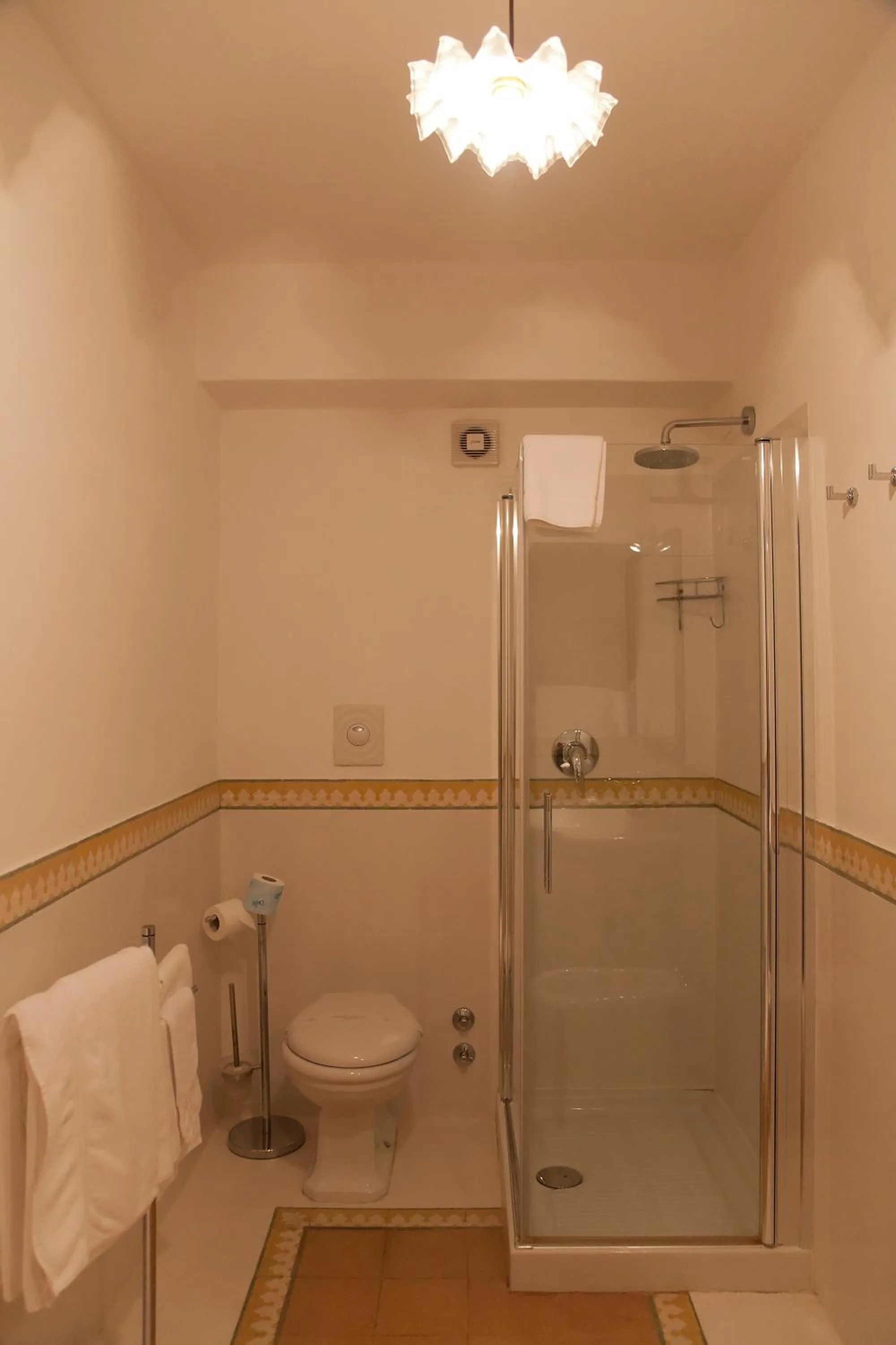 Shower in Hotel Santa Marina Antica Foresteria