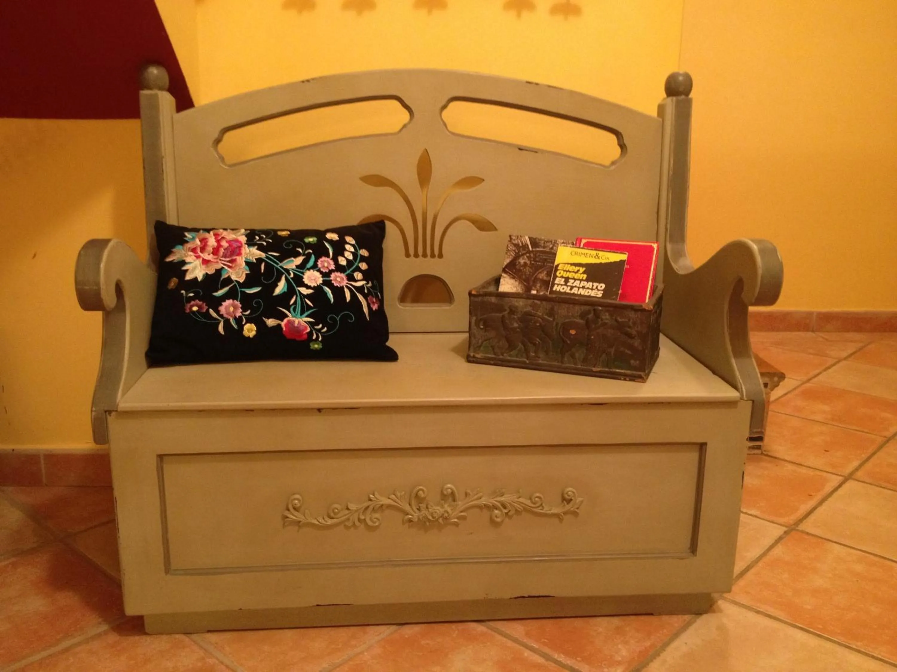 Decorative detail in Hosteria San Emeterio