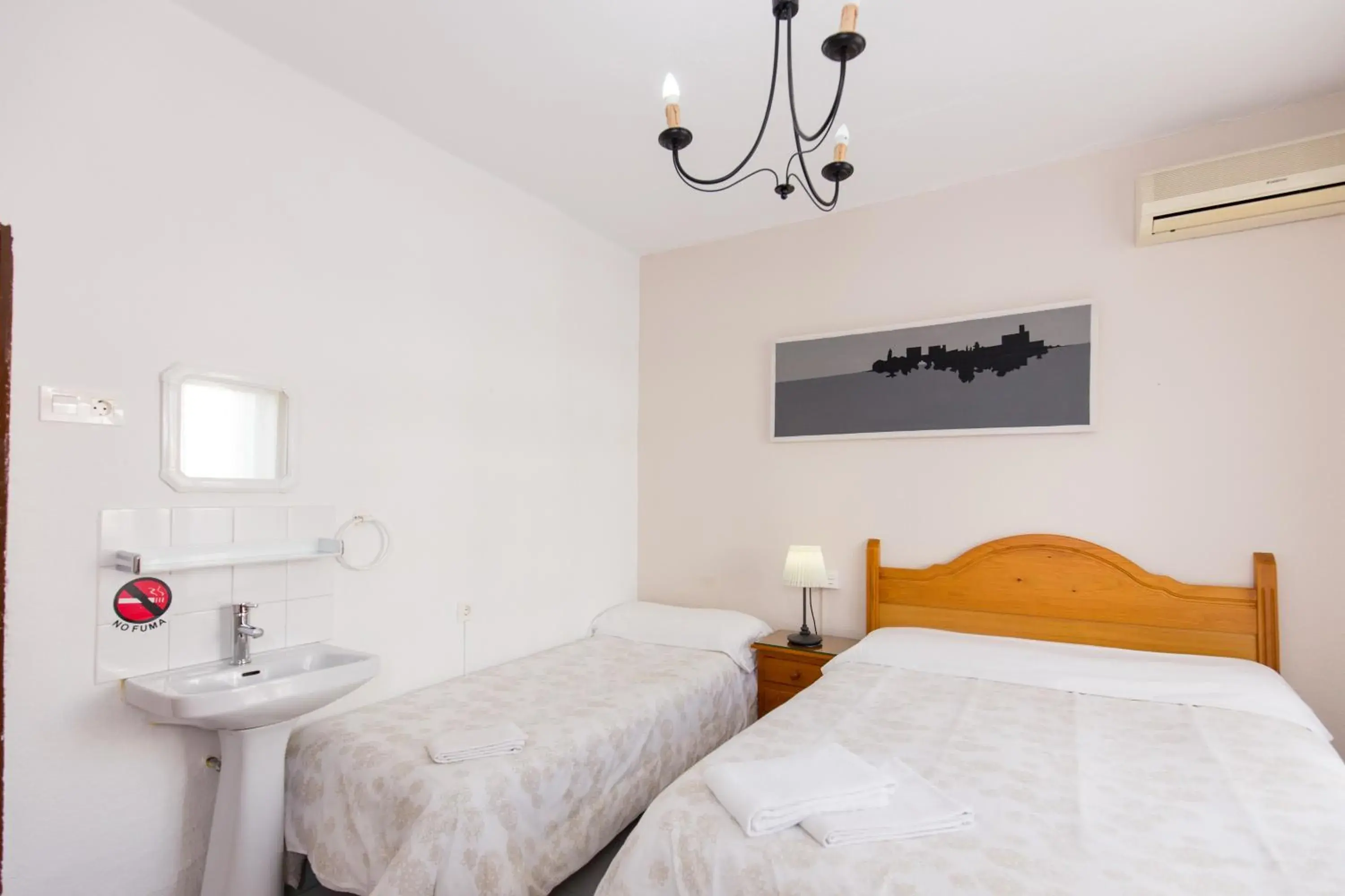 Basic Triple Room with Shared Bathroom in Pension Mesones Basic Triple Room with Shared Bathroom in Pension Mesones