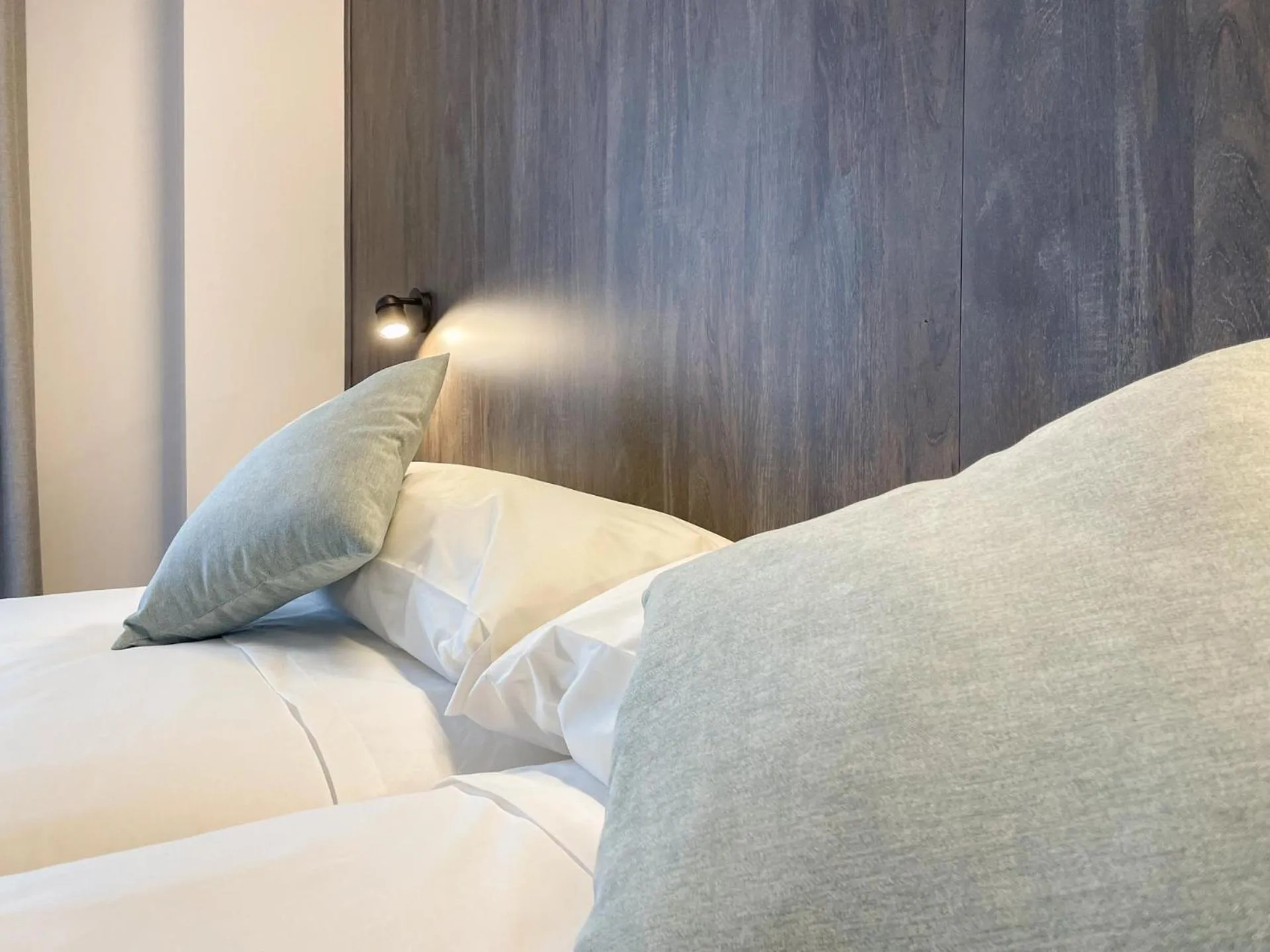 Bed in Hotel Quatre Llunes