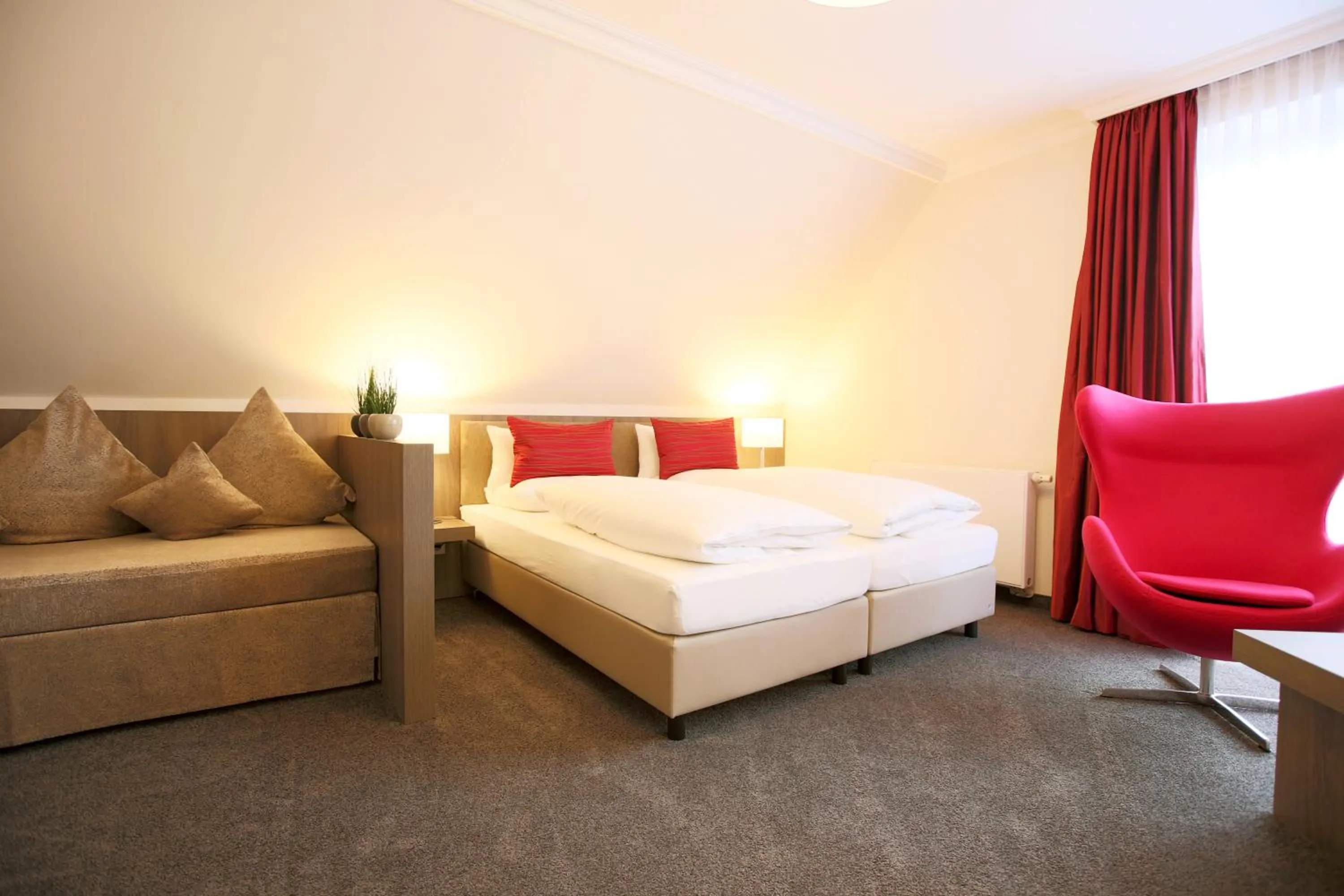 Photo of the whole room, Bed in Boutiquehotel Myn Utspann