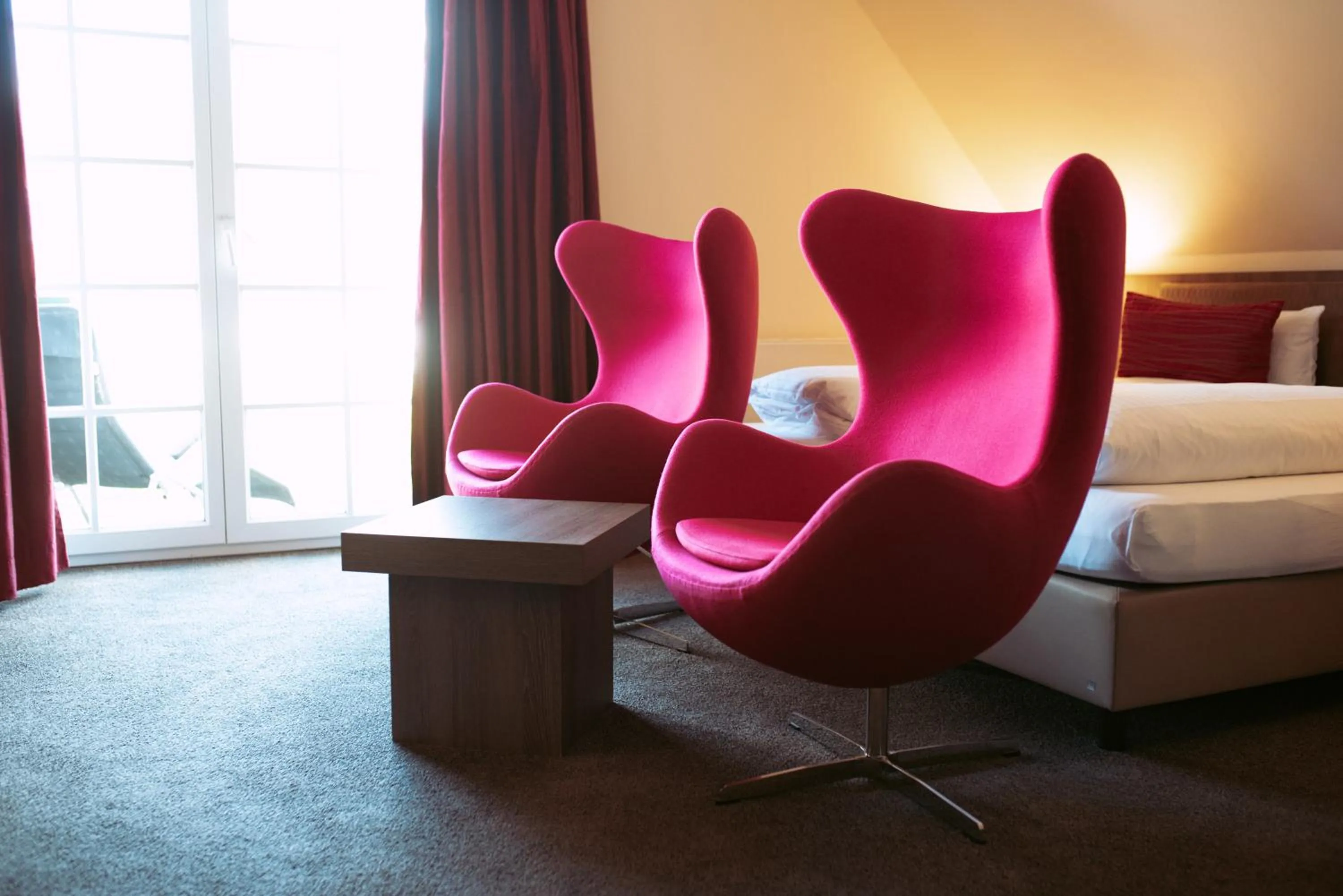 Seating area, Bed in Boutiquehotel Myn Utspann