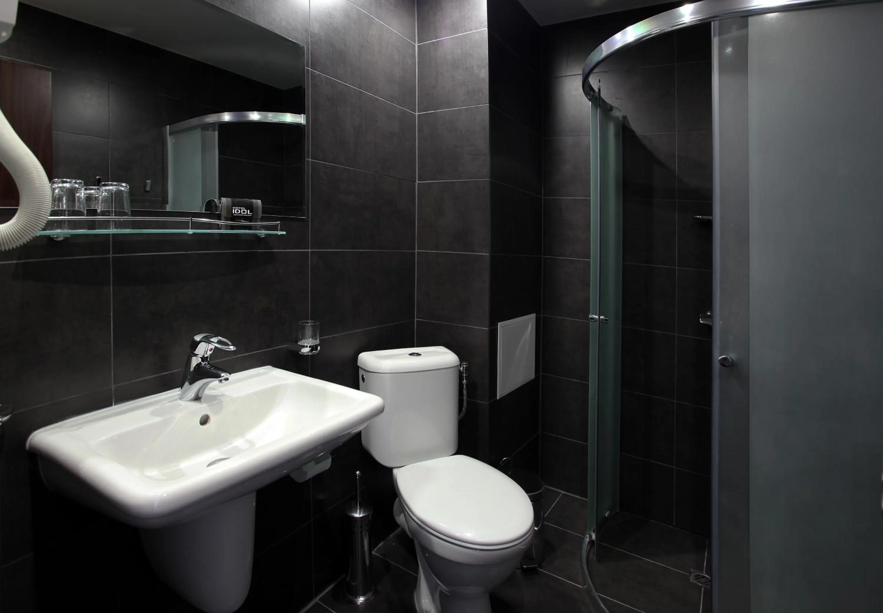 Shower in Hotel Idol