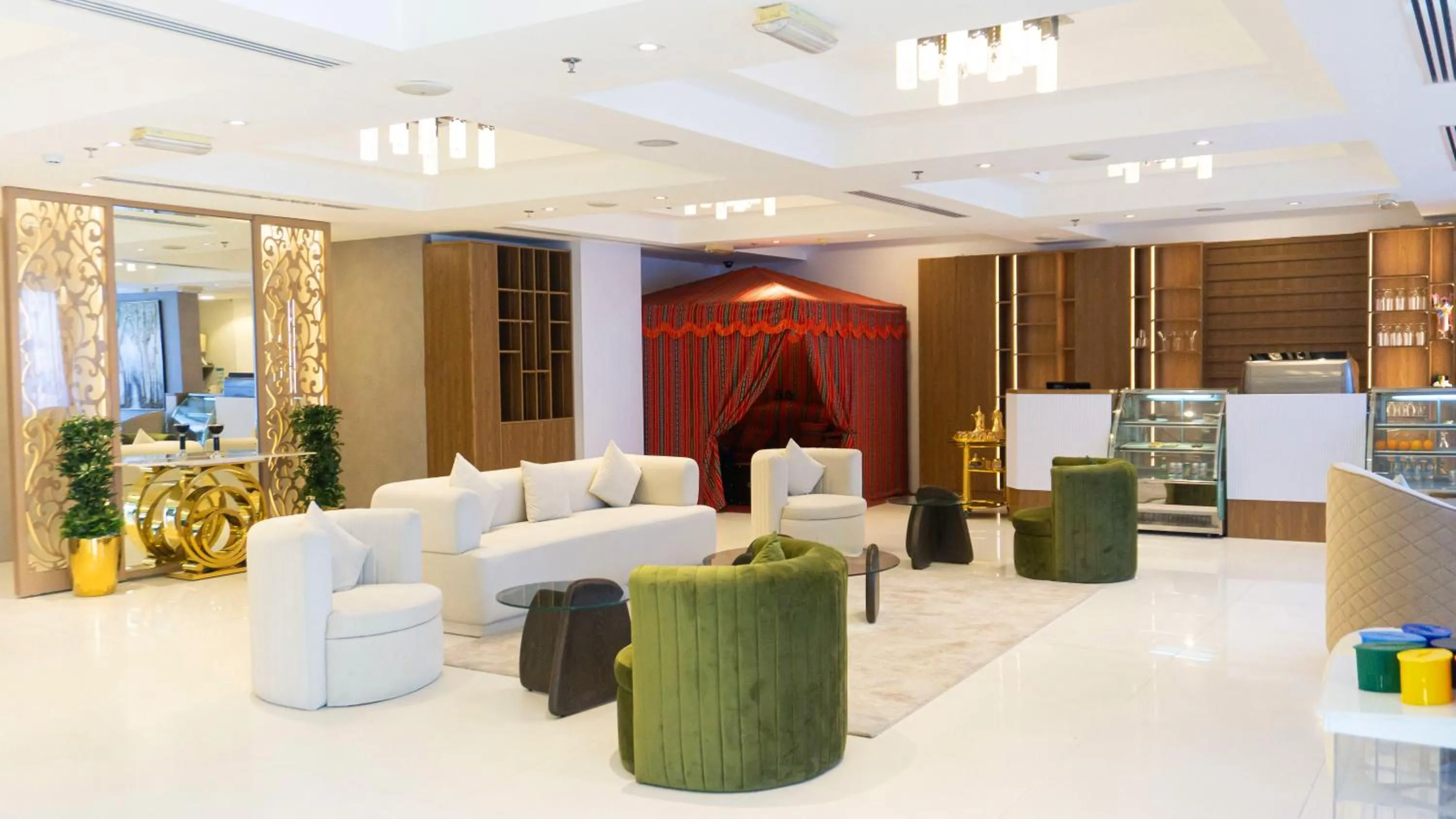 Property building in Royal Grand Suite Hotel