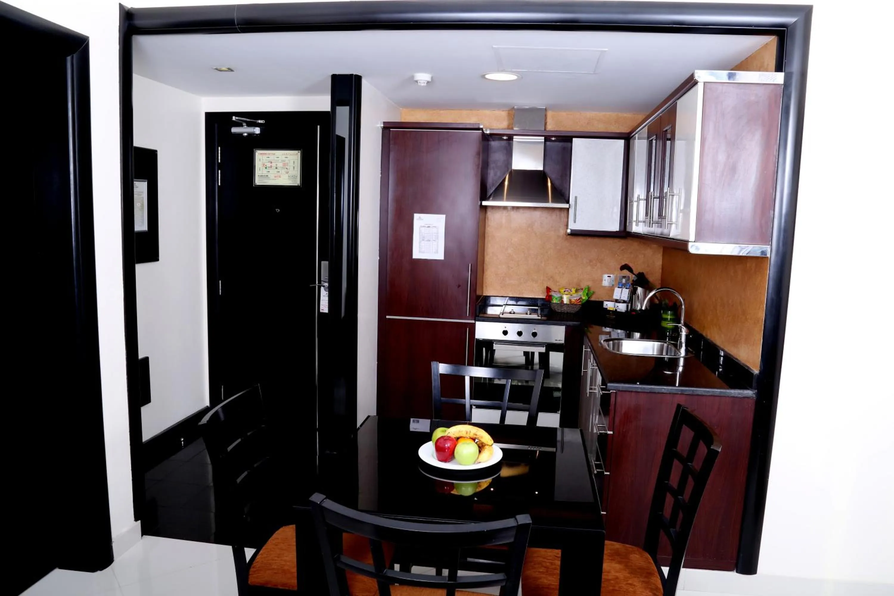 Kitchen or kitchenette in Royal Grand Suite Hotel