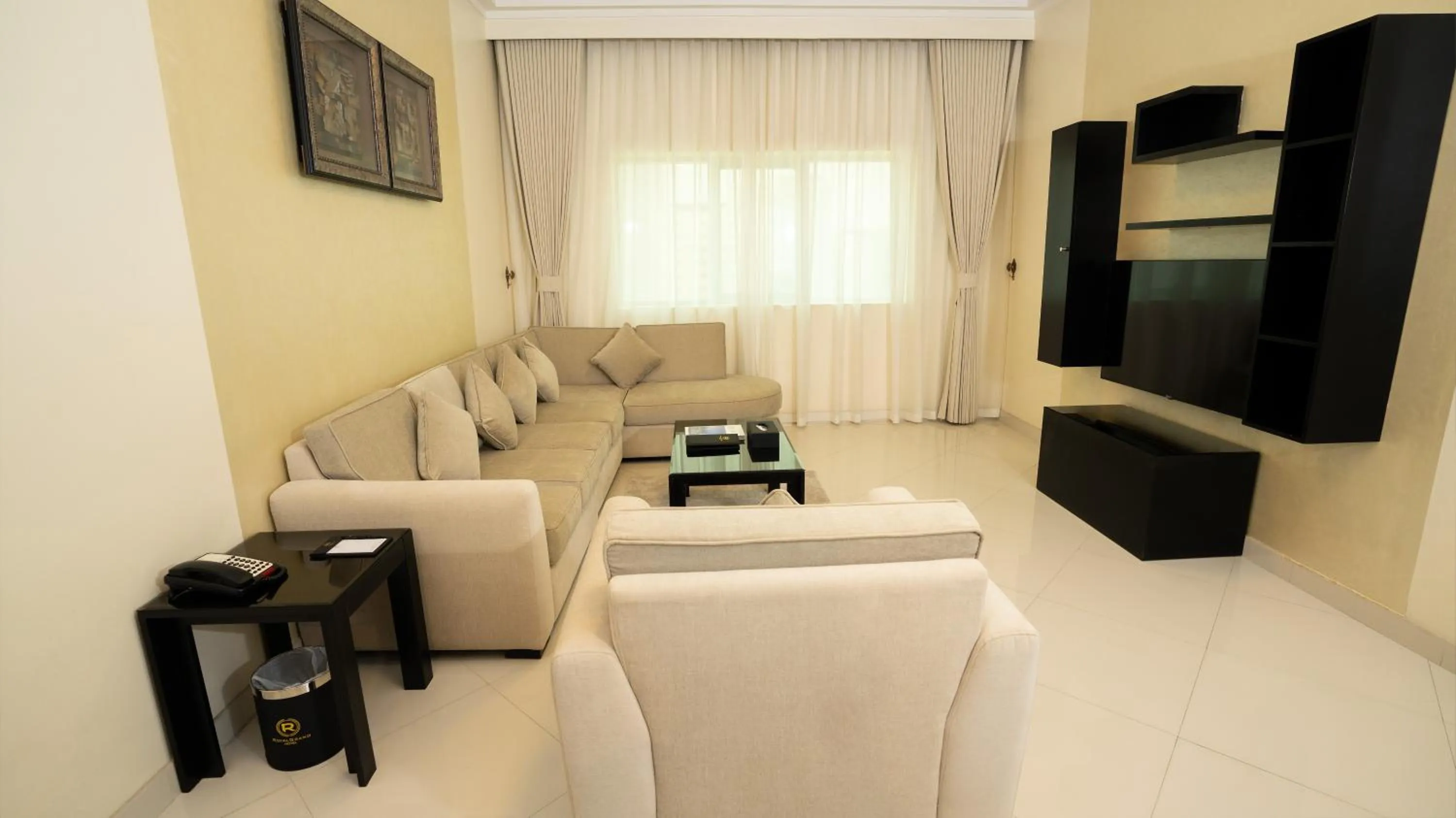 Living room in Royal Grand Suite Hotel