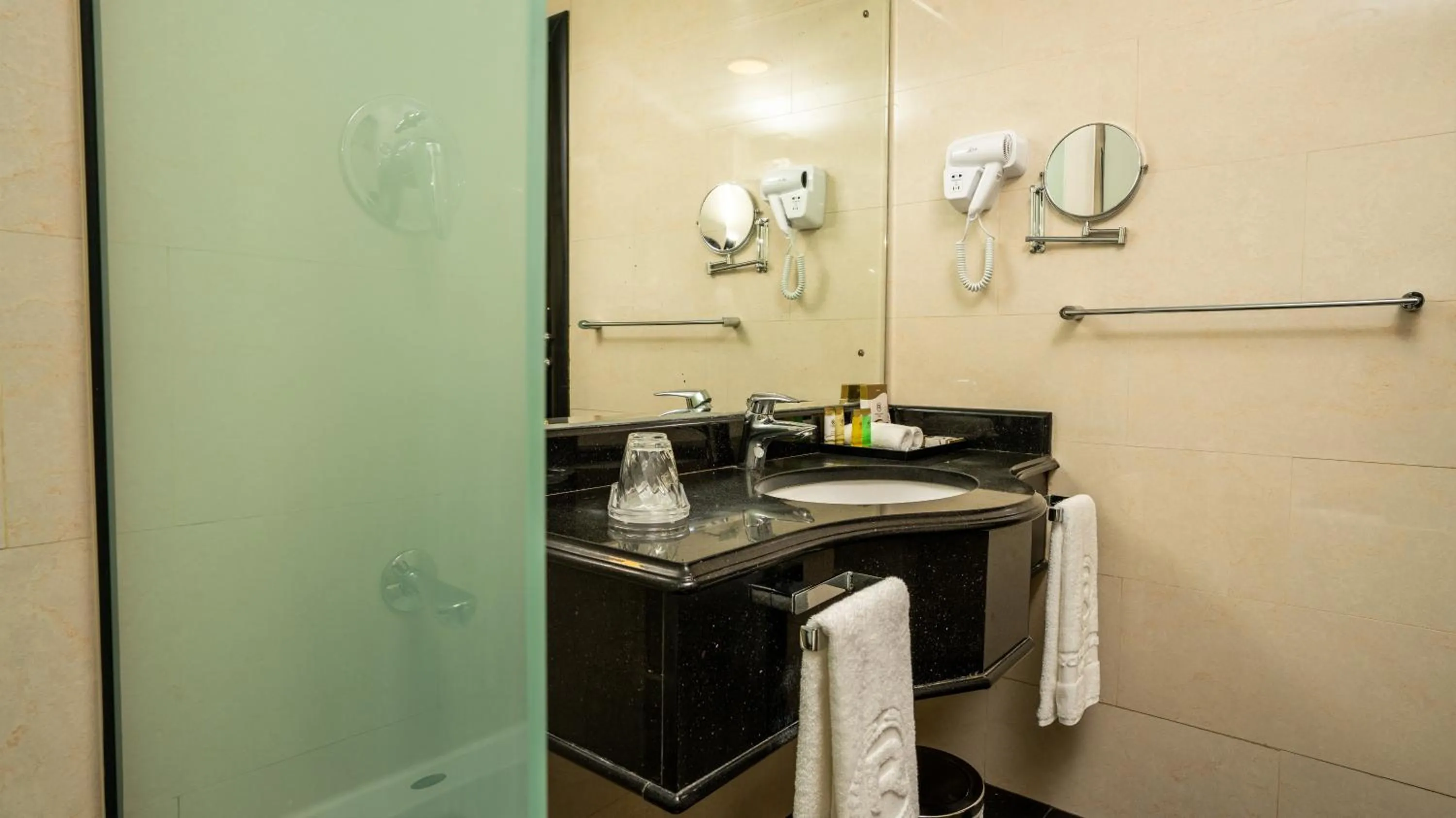 Bathroom in Royal Grand Suite Hotel