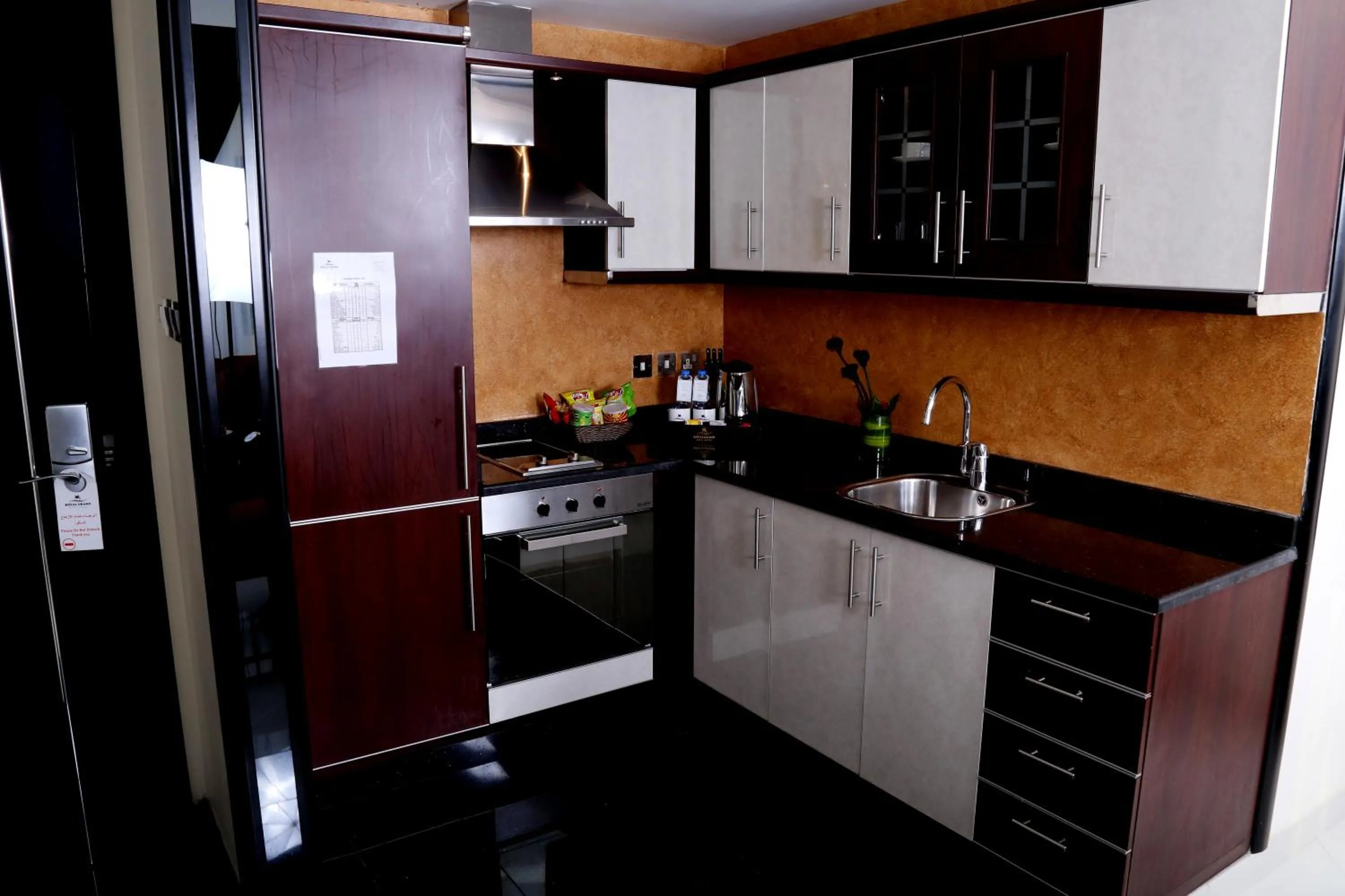 Kitchen or kitchenette in Royal Grand Suite Hotel