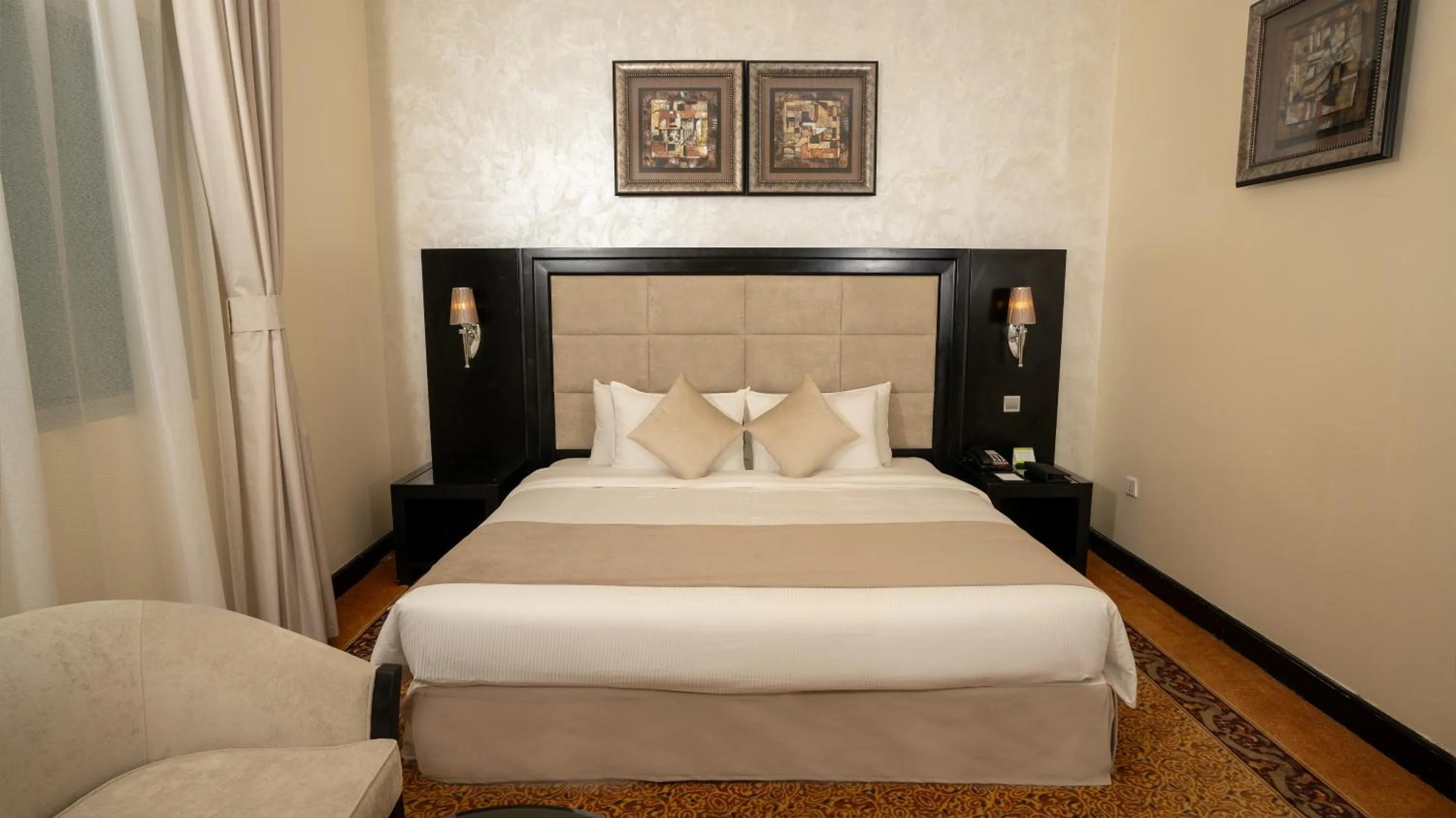 Bedroom, Bed in Royal Grand Suite Hotel