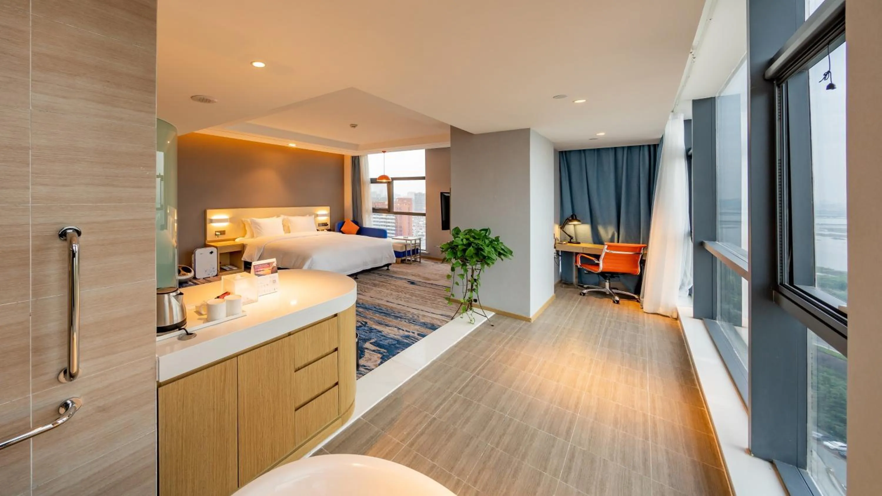 Photo of the whole room, Bed in Holiday Inn Express Linyi Riverside by IHG