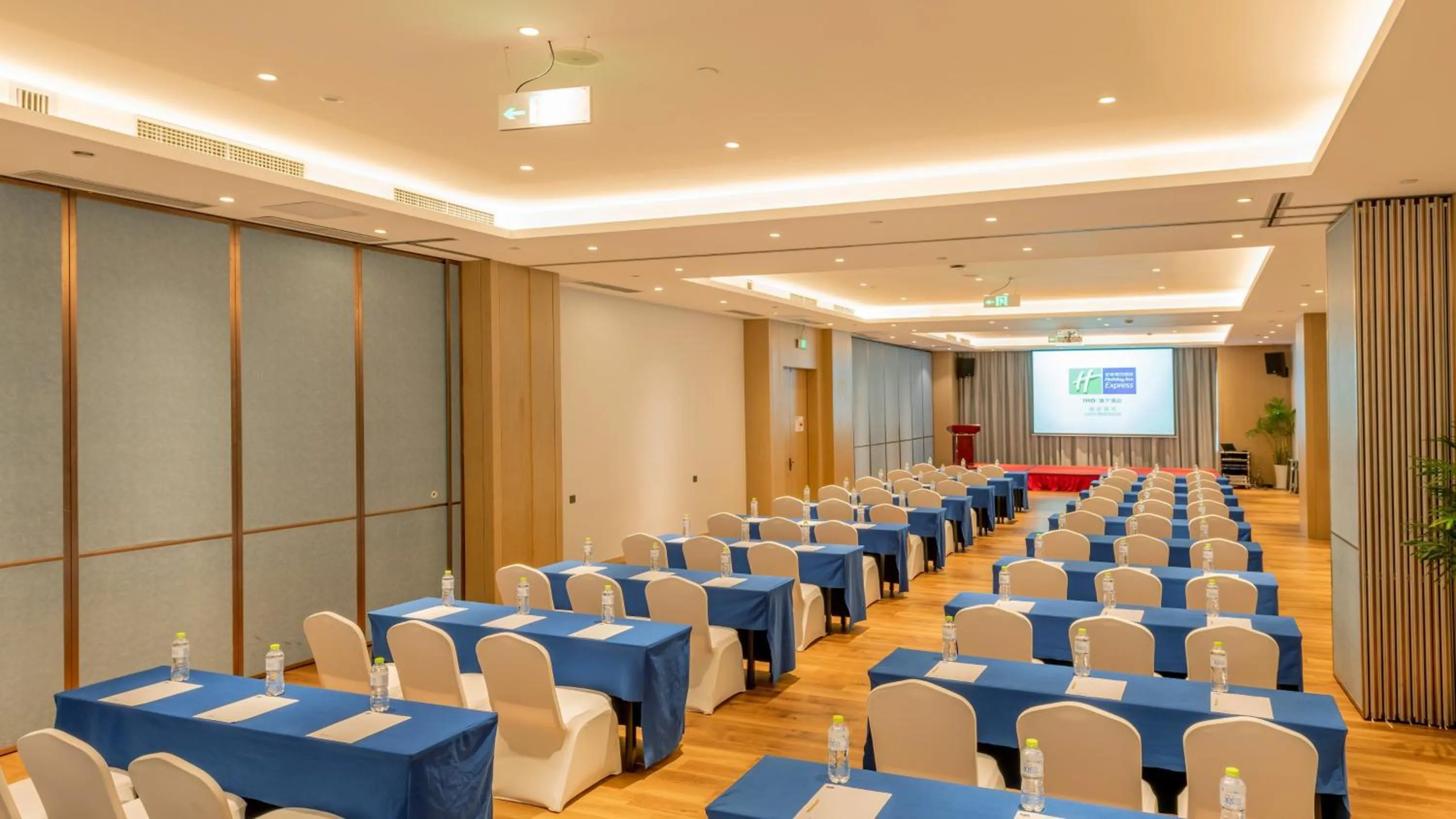 Meeting/conference room in Holiday Inn Express Linyi Riverside by IHG