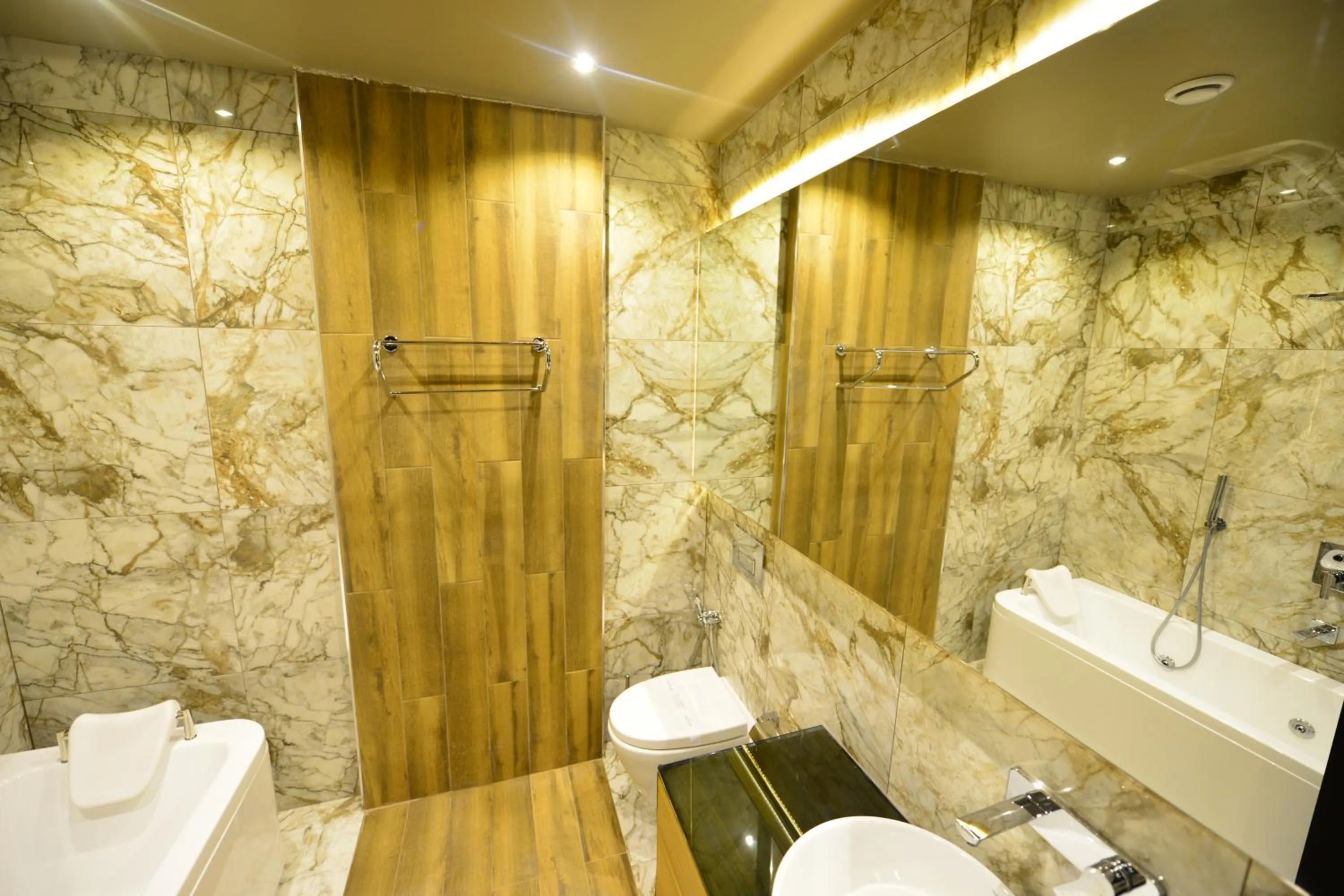 Shower in Inanlar Deluxe Hotel & Bungalow