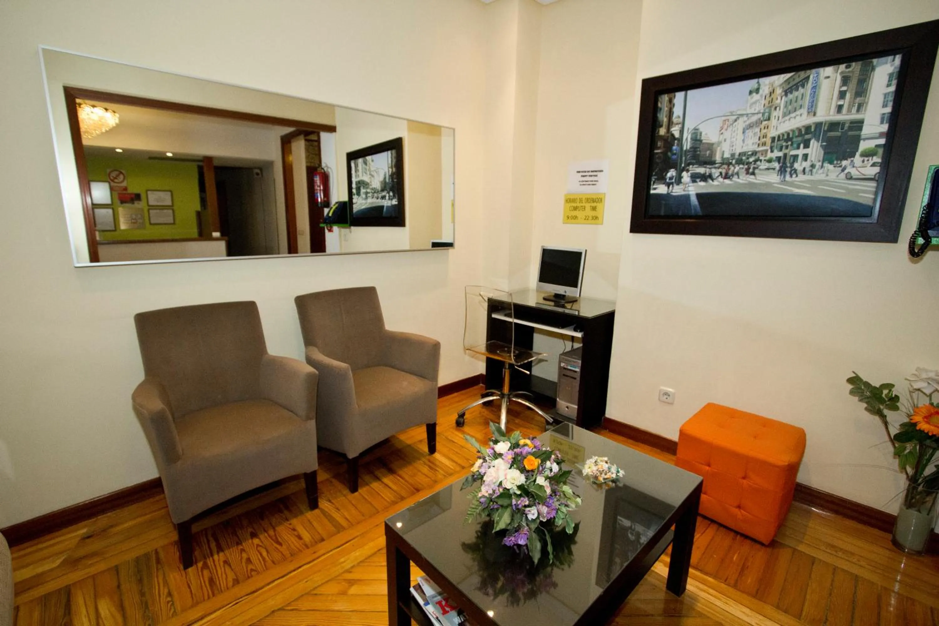 Lobby or reception in Hostal Los Alpes