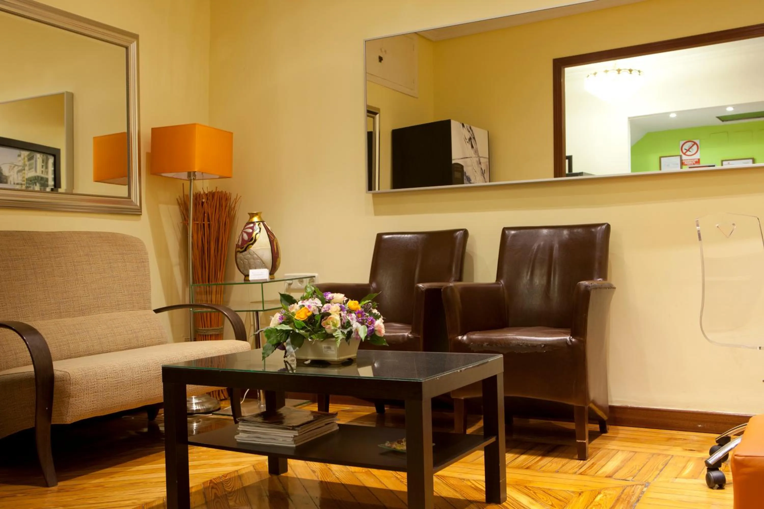 Lobby or reception in Hostal Los Alpes