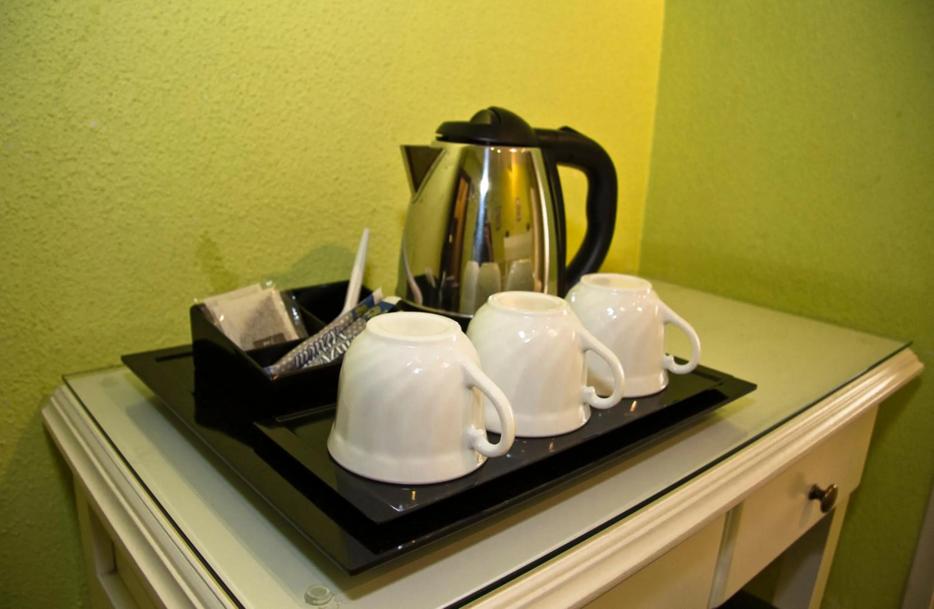 Coffee/tea facilities in Hostal Los Alpes