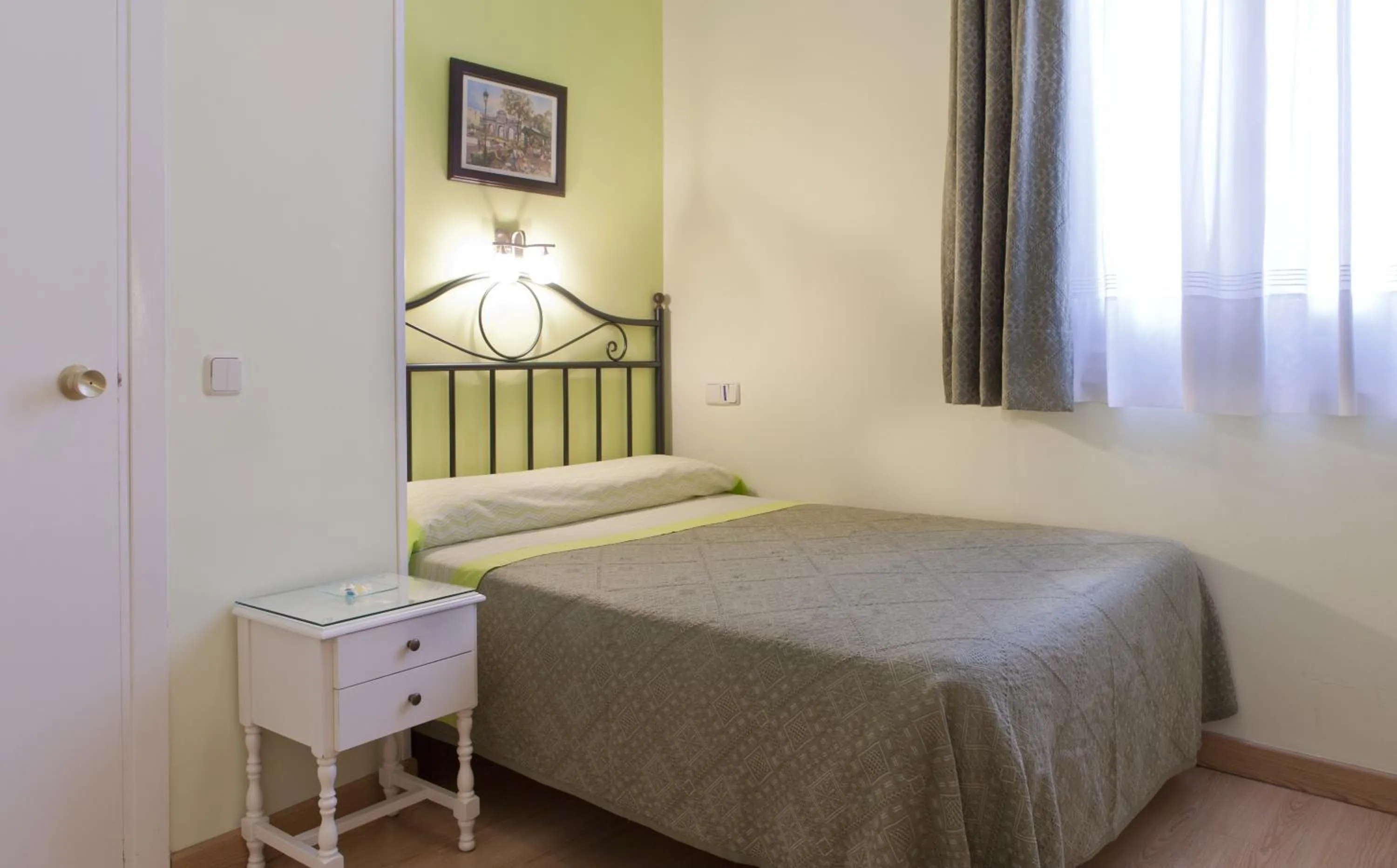 Bed in Hostal Los Alpes