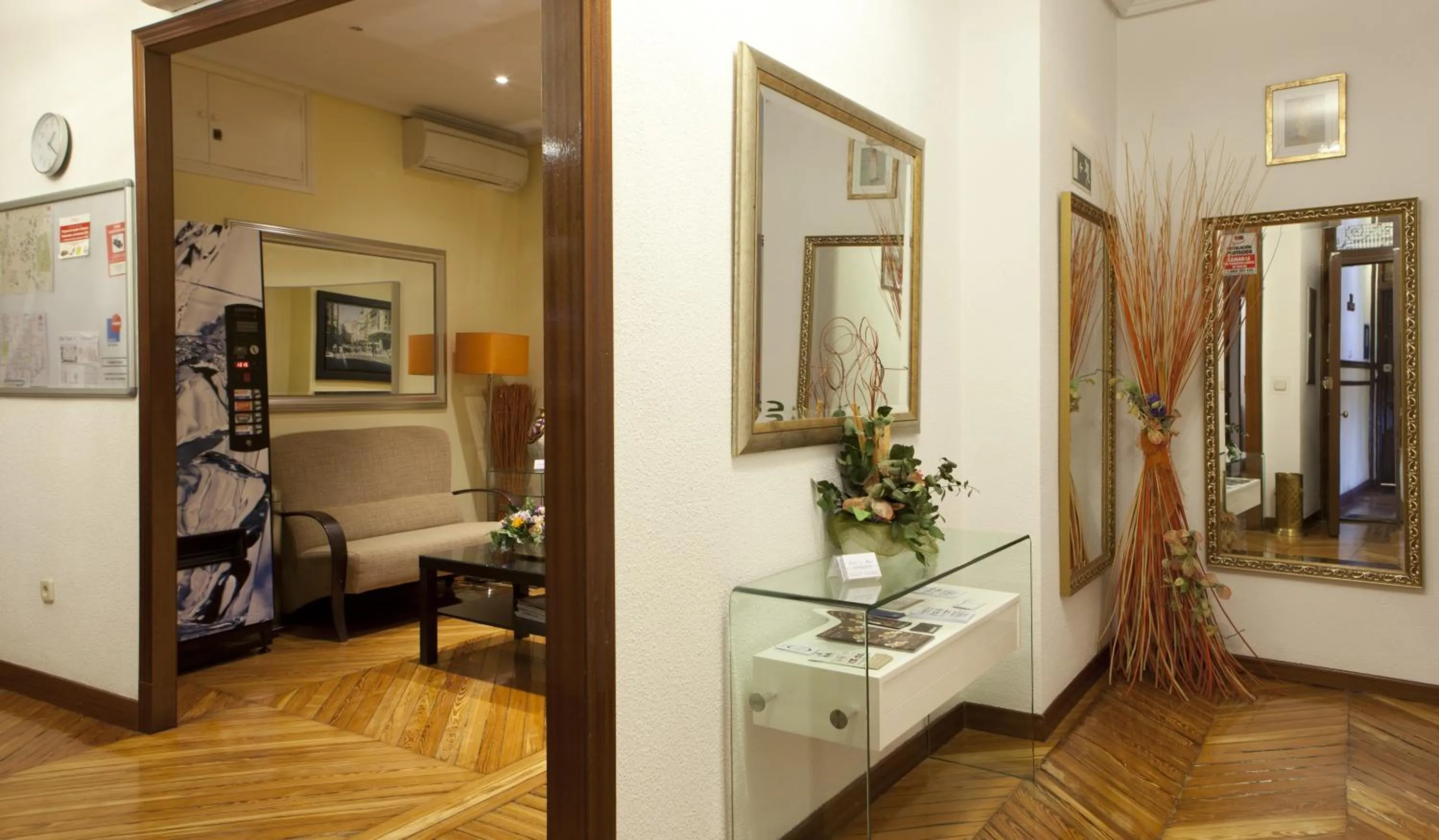 Lobby or reception in Hostal Los Alpes