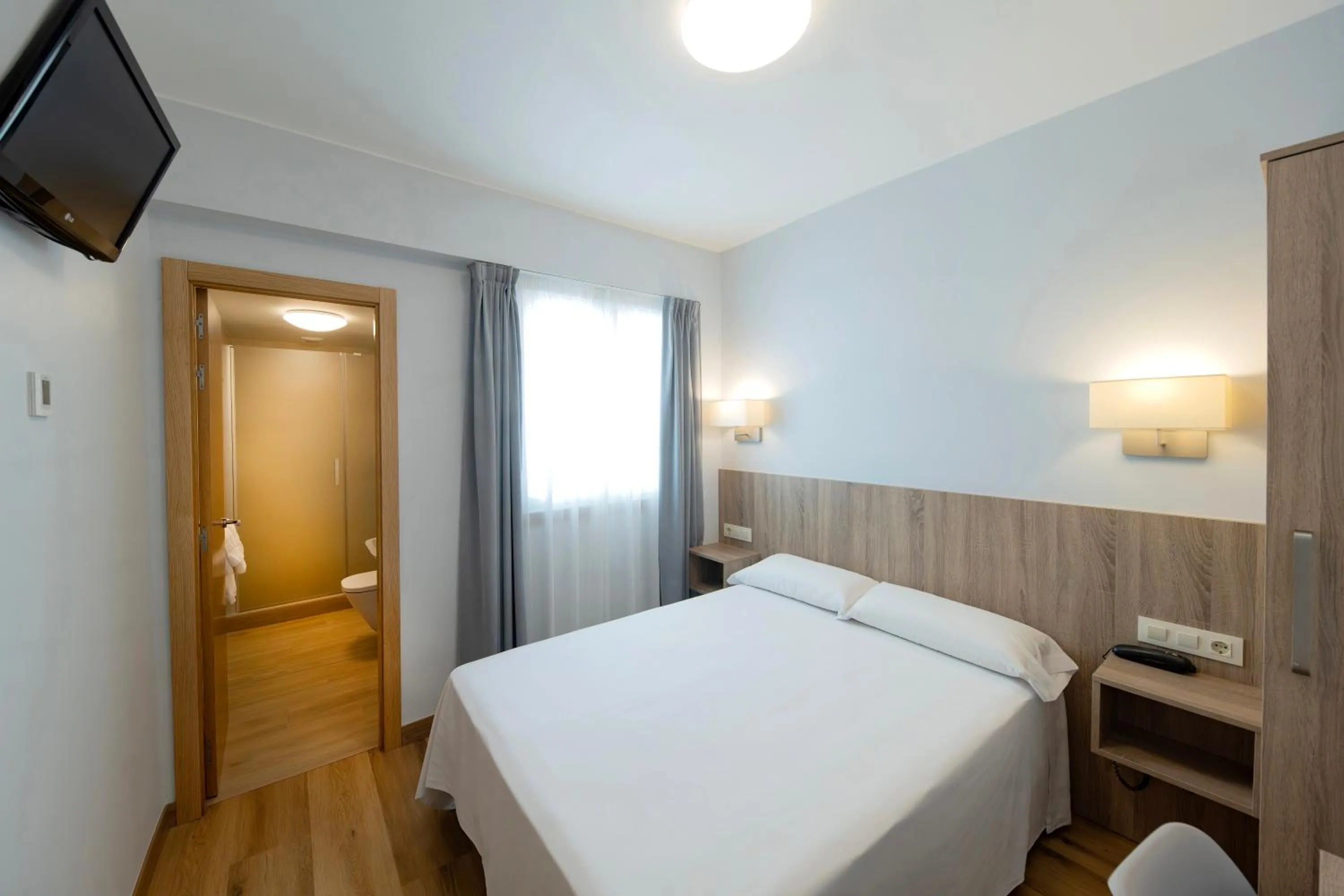 Photo of the whole room, Bed in Hotel Pantón