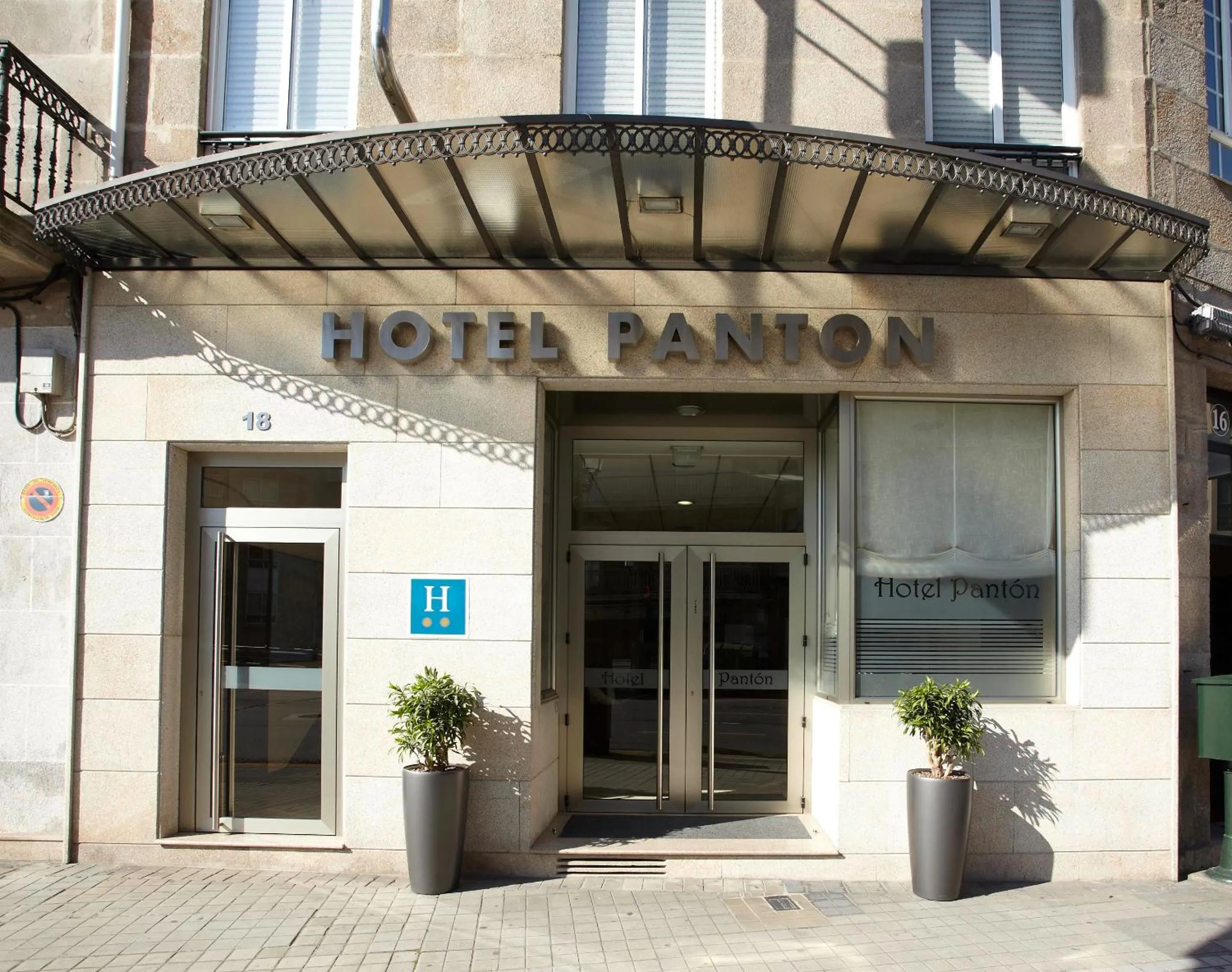 Facade/entrance in Hotel Pantón