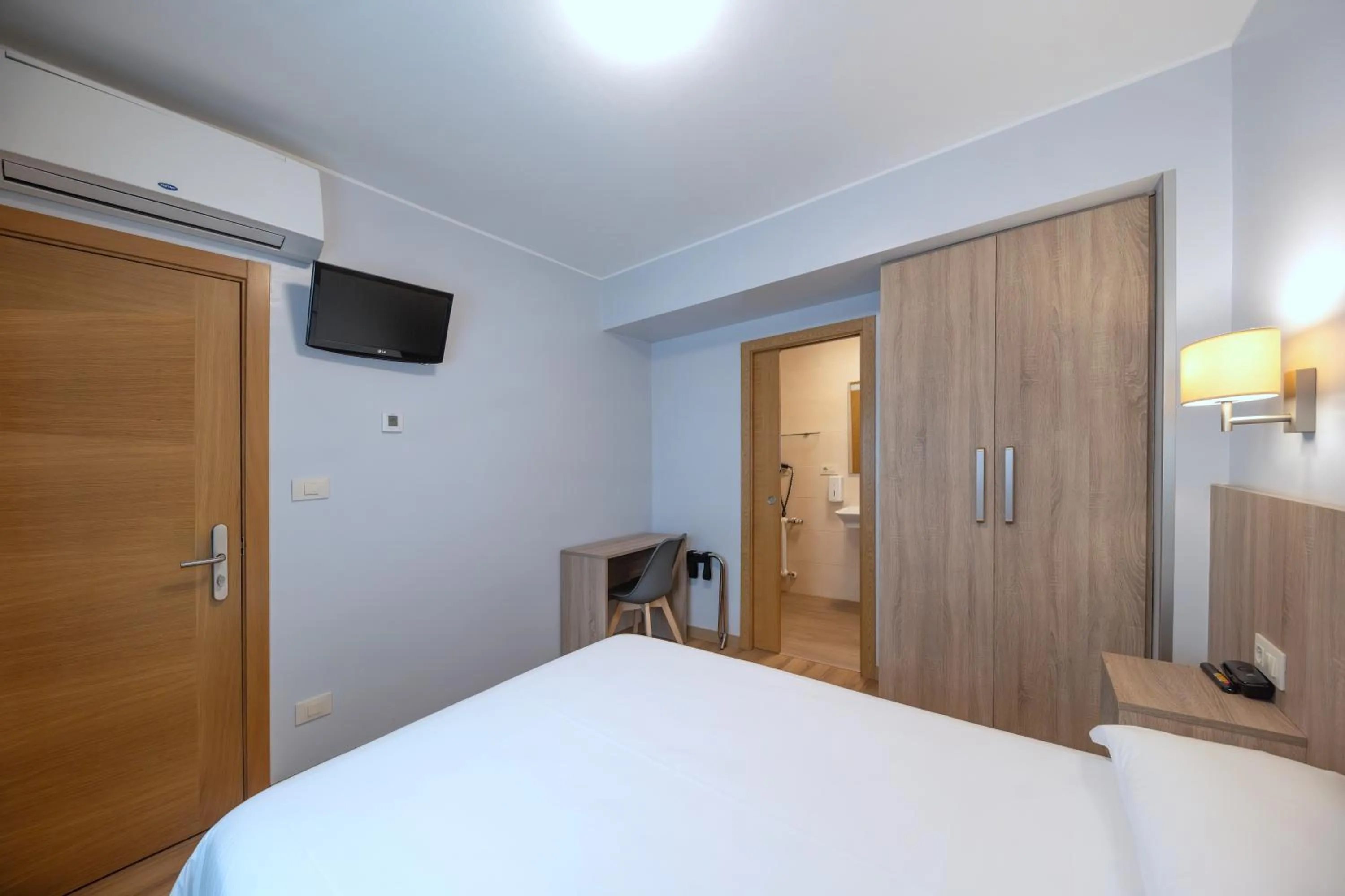 Photo of the whole room, Bed in Hotel Pantón