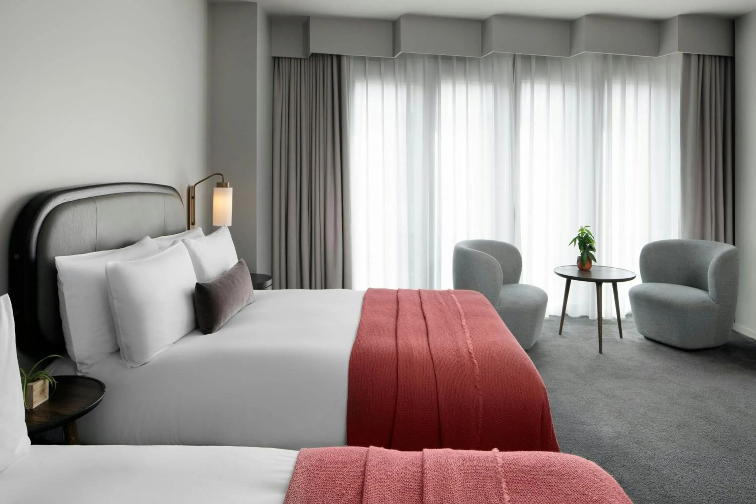 Photo of the whole room, Bed in The Stratford, Autograph Collection