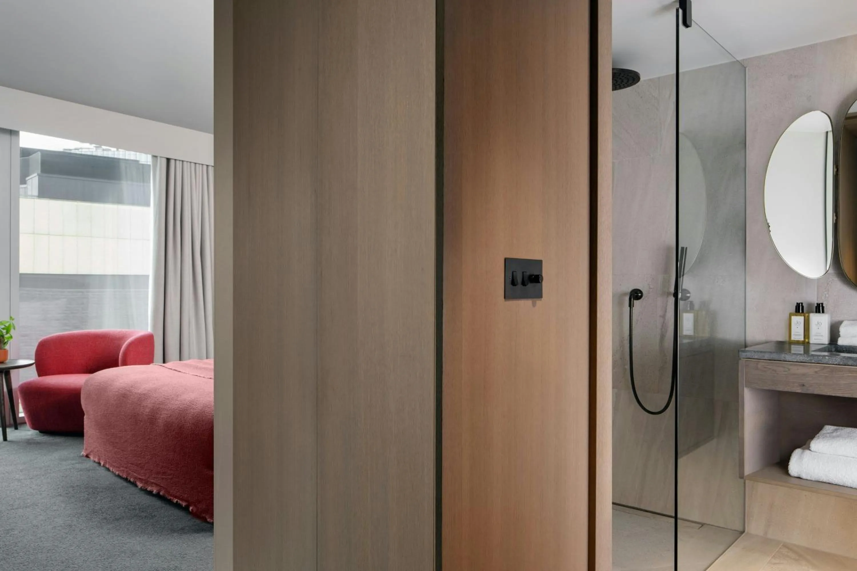 Photo of the whole room, Bed in The Stratford, Autograph Collection