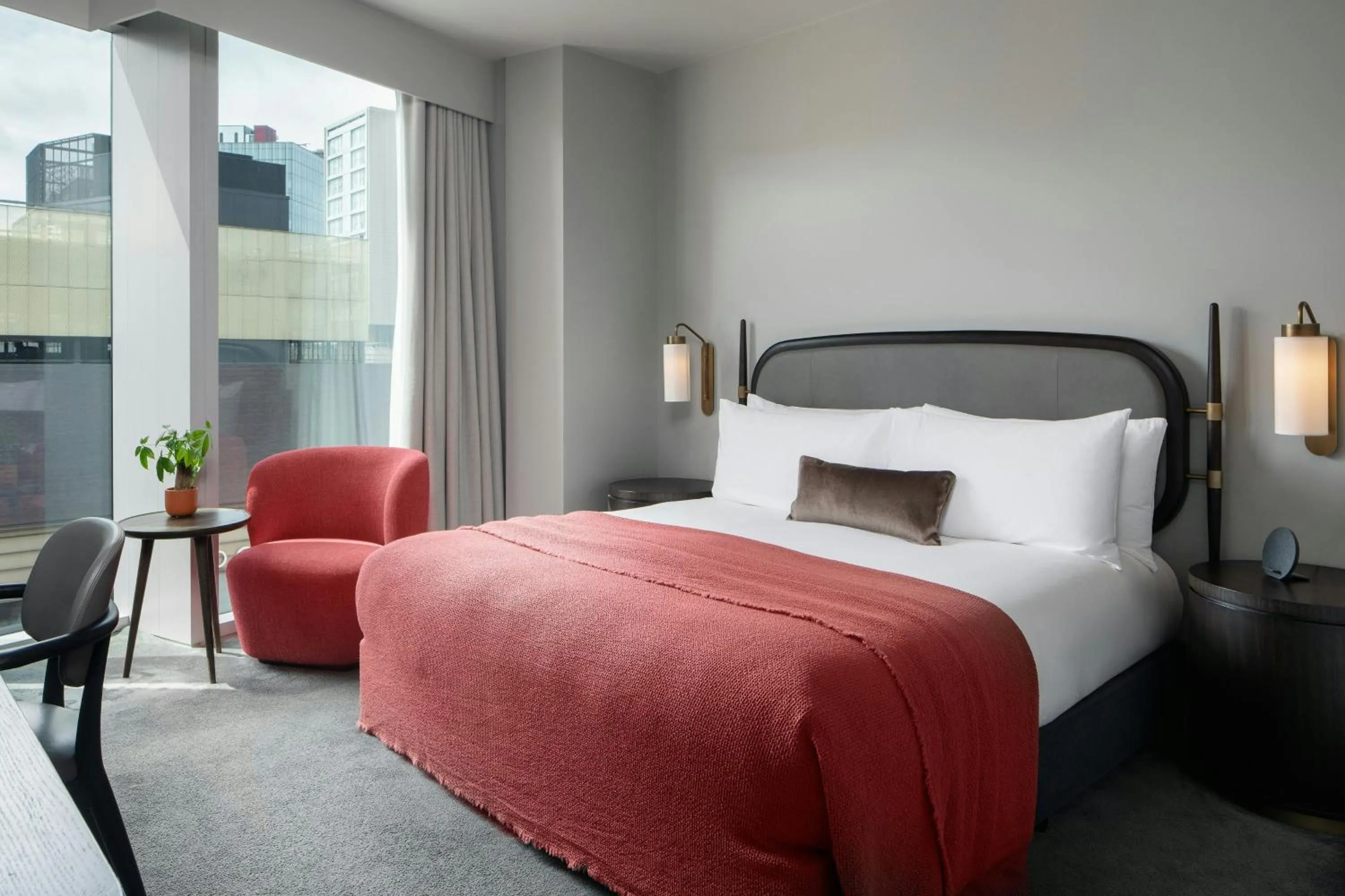 Photo of the whole room, Bed in The Stratford, Autograph Collection