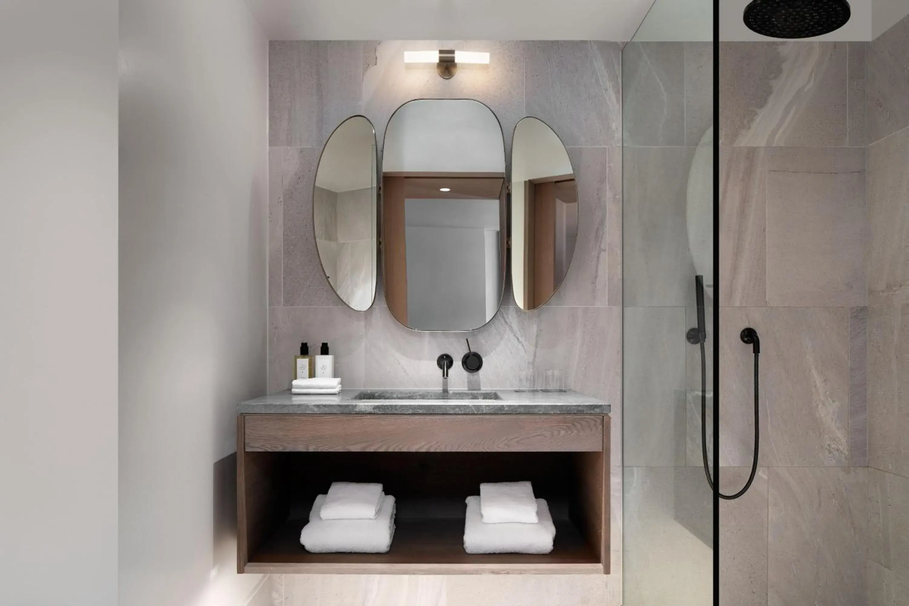 Superior Room with Two Twin Beds and City View in The Stratford, Autograph Collection Superior Room with Two Twin Beds and City View in The Stratford, Autograph Collection