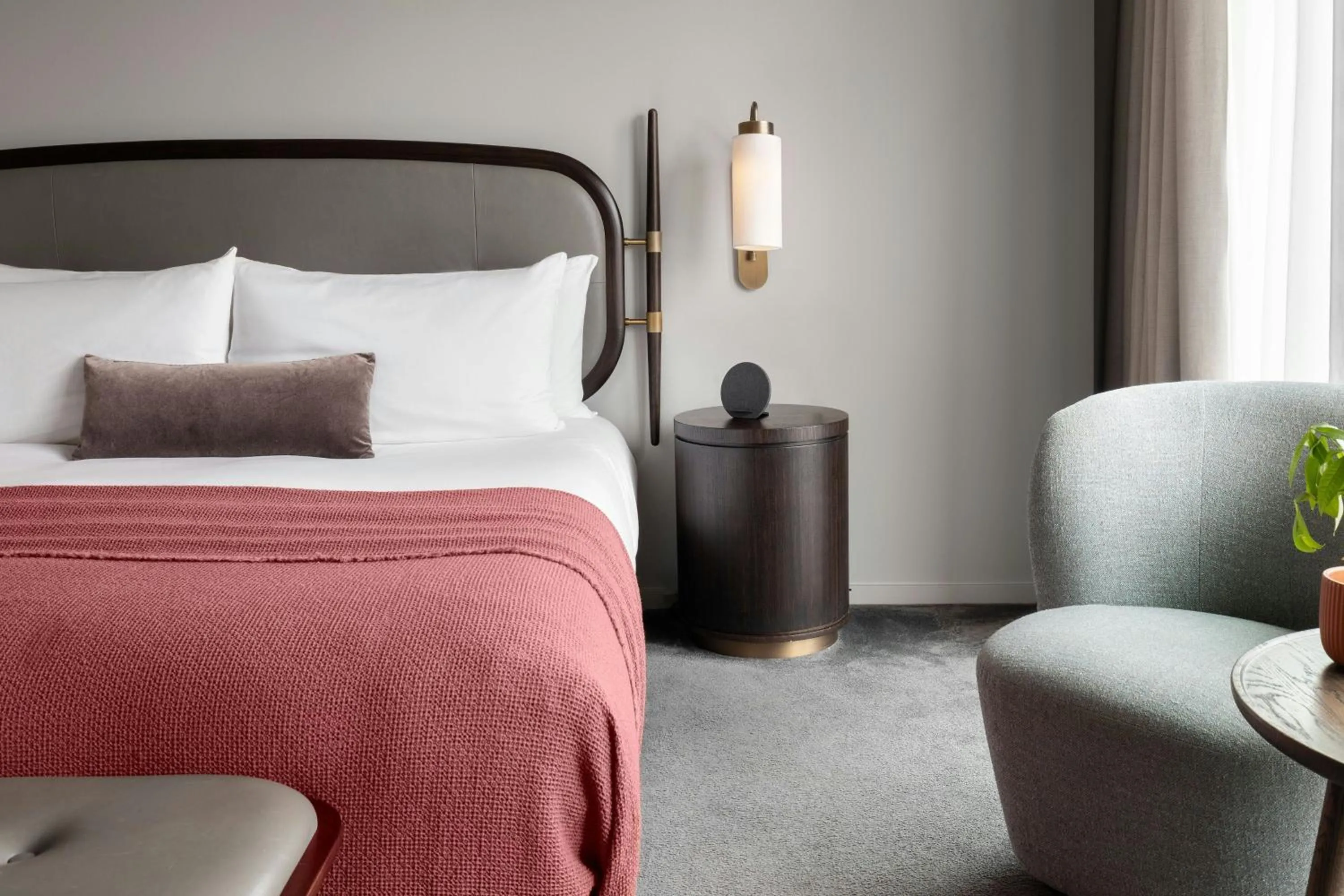 Photo of the whole room, Bed in The Stratford, Autograph Collection