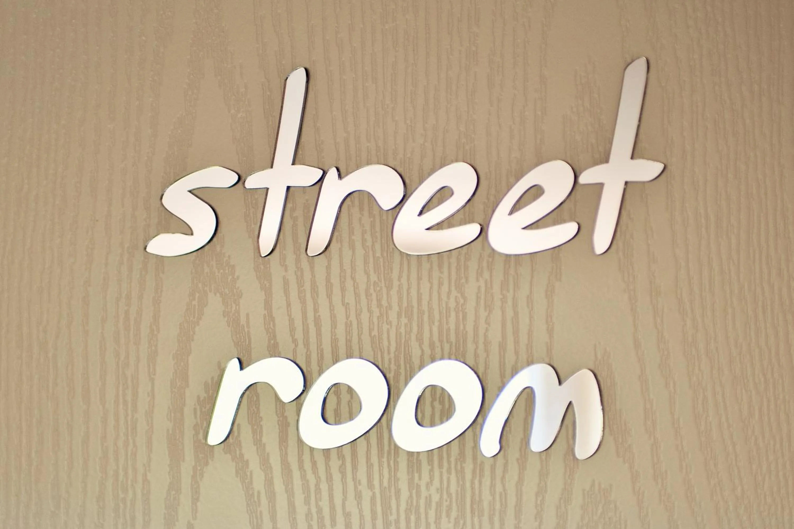 Decorative detail in Hostel Bailando Wroclawska 25