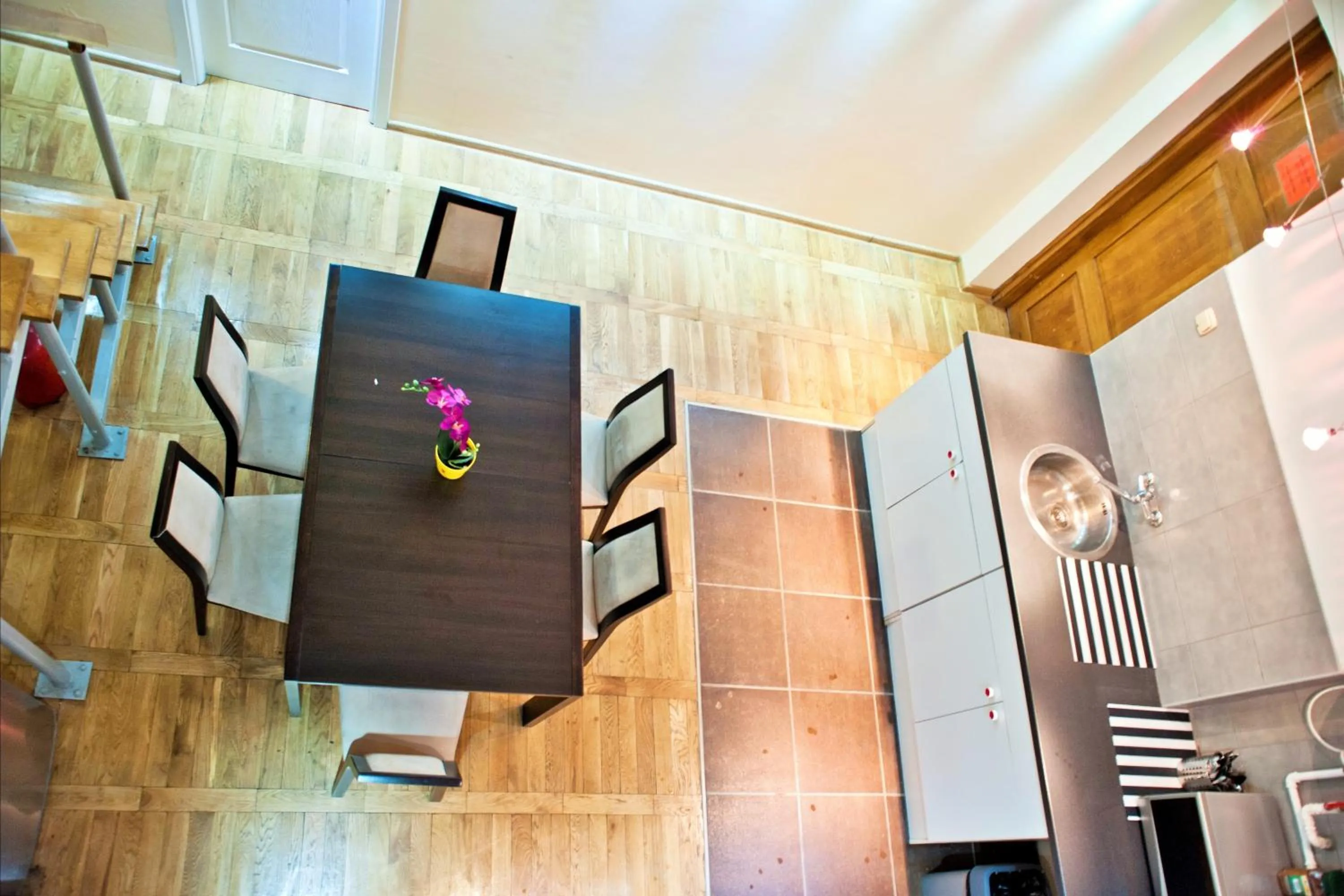 Kitchen or kitchenette in Hostel Bailando Wroclawska 25