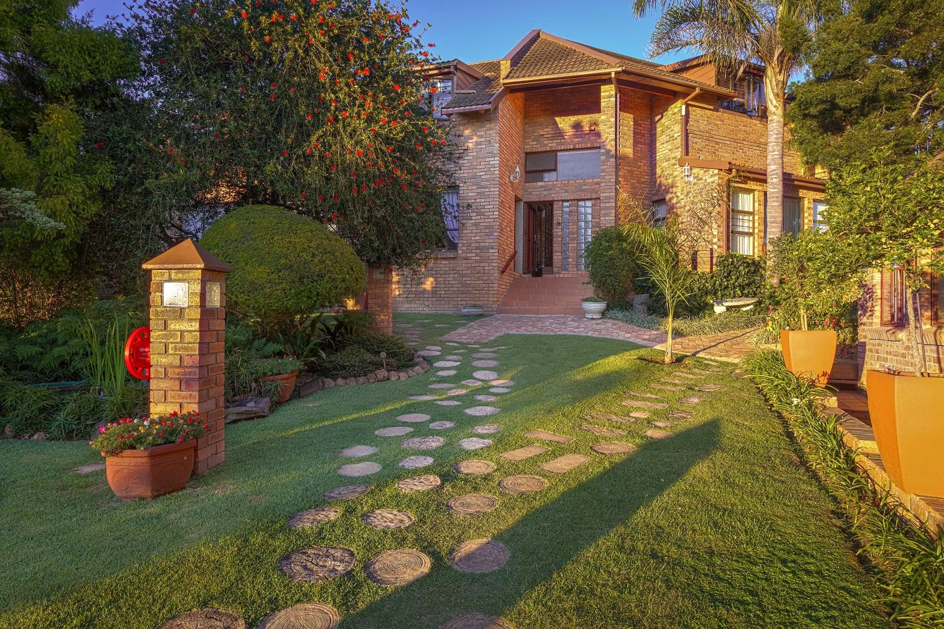 Facade/entrance in Jenny's Guest House