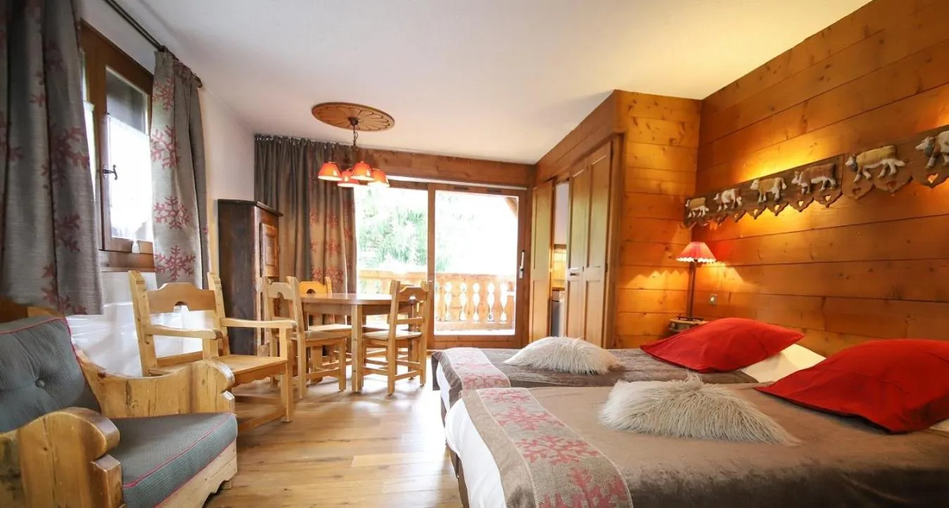 Photo of the whole room, Bed in Residence Hôtelière La Renardiere