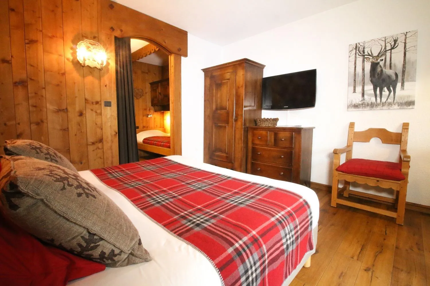 Photo of the whole room, Bed in Residence Hôtelière La Renardiere