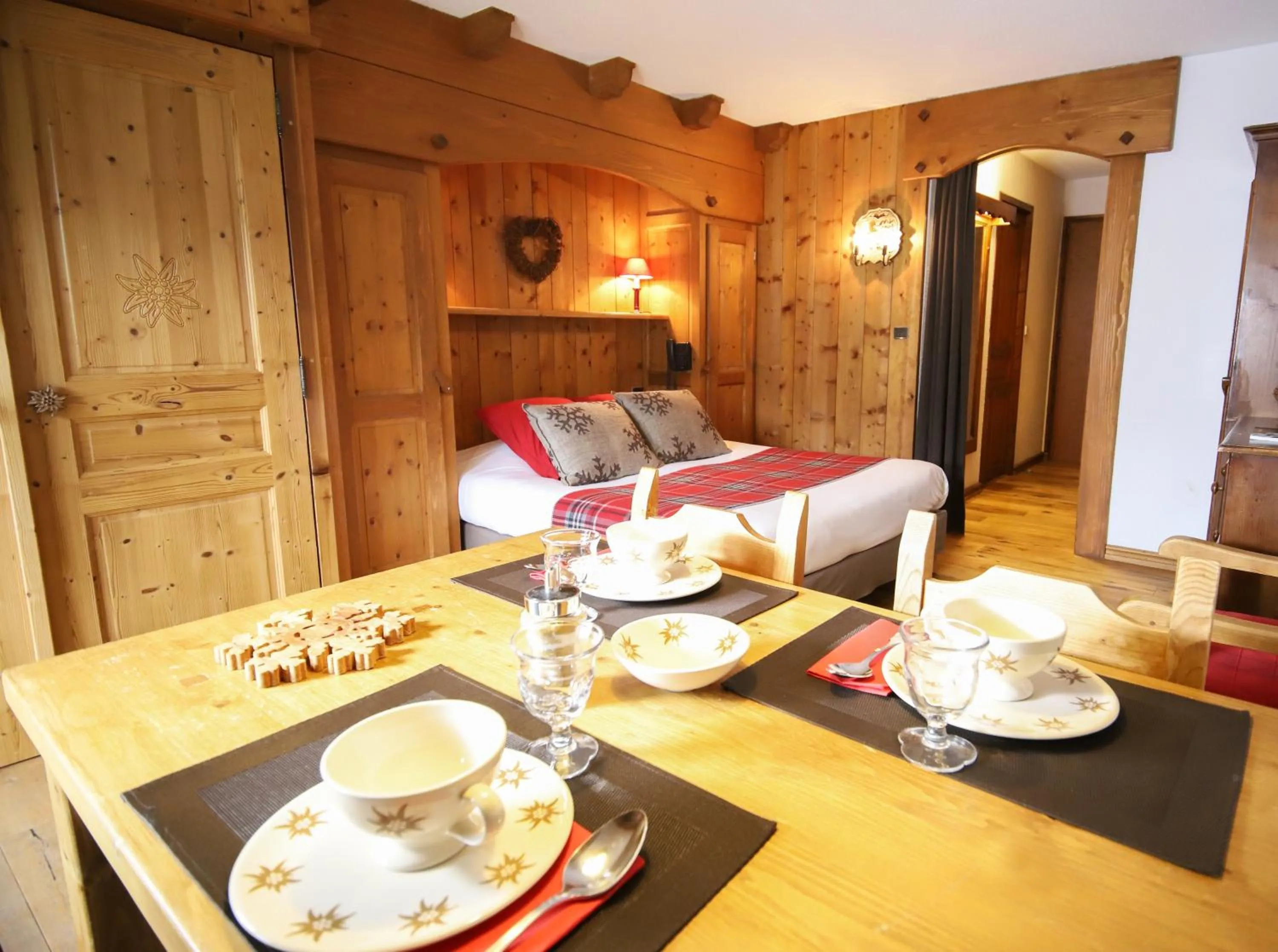Dining area in Residence Hôtelière La Renardiere