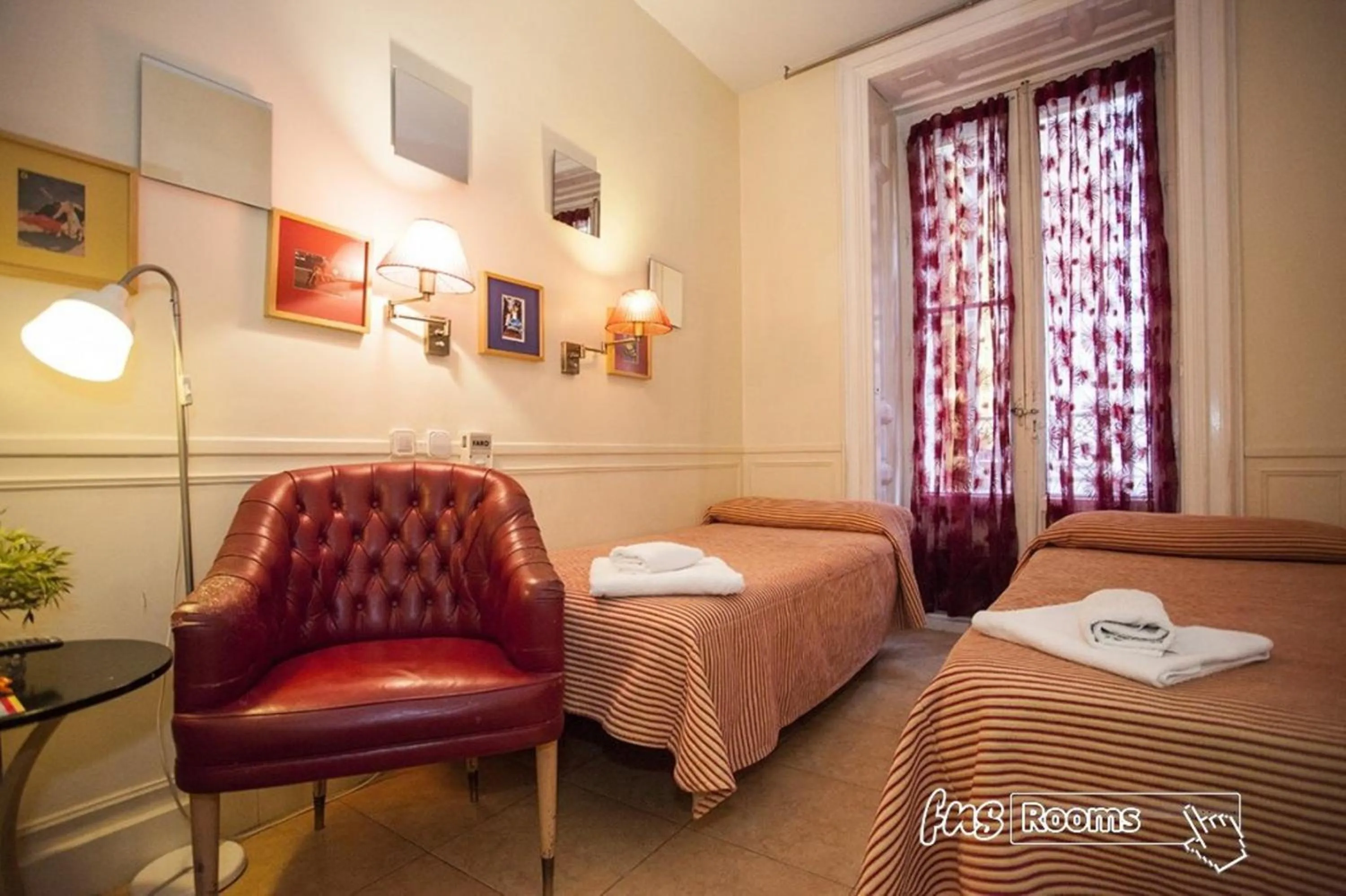 Photo of the whole room, Bed in Hostal La Fontana