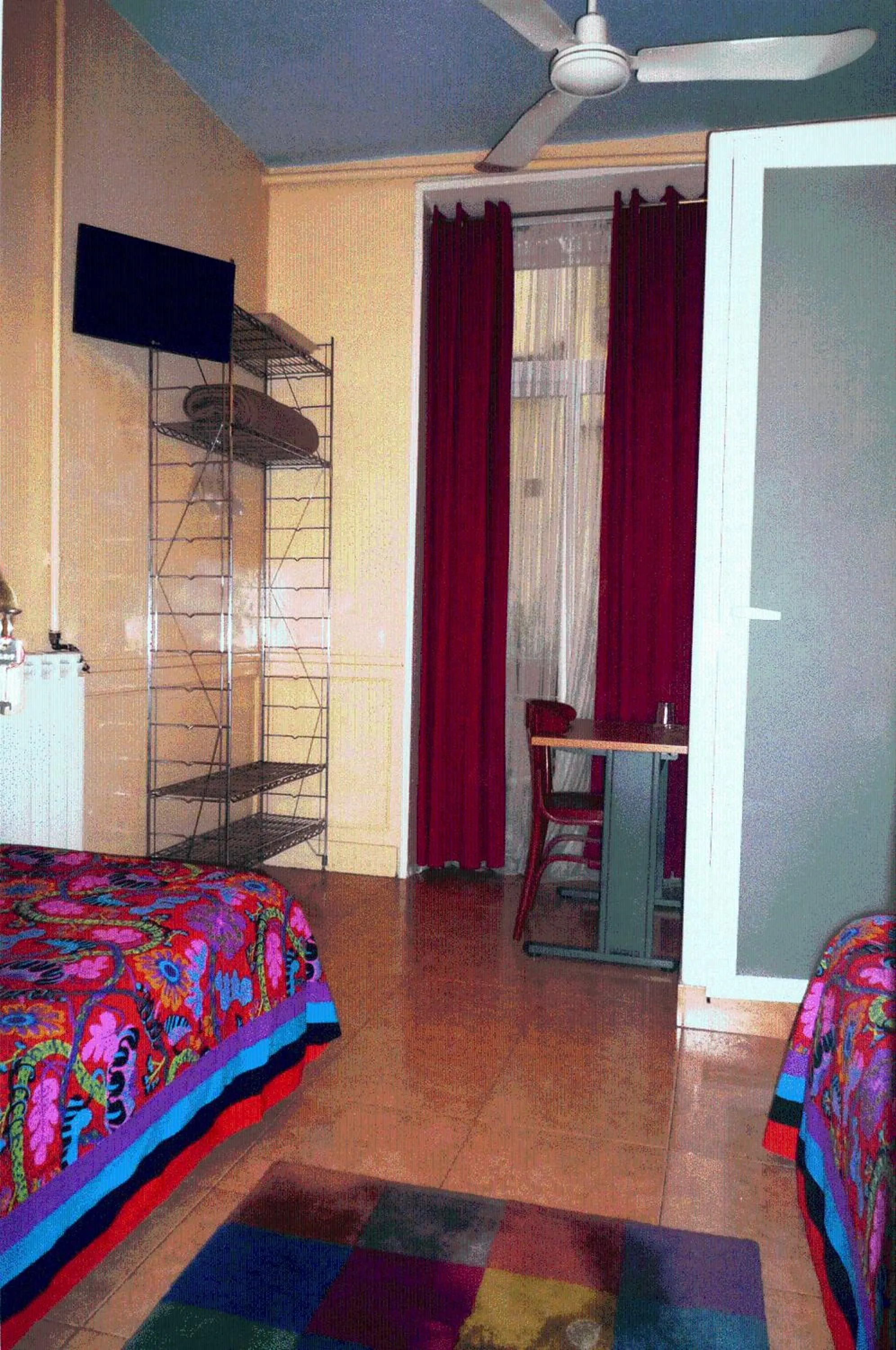 Photo of the whole room, Bed in Hostal La Fontana