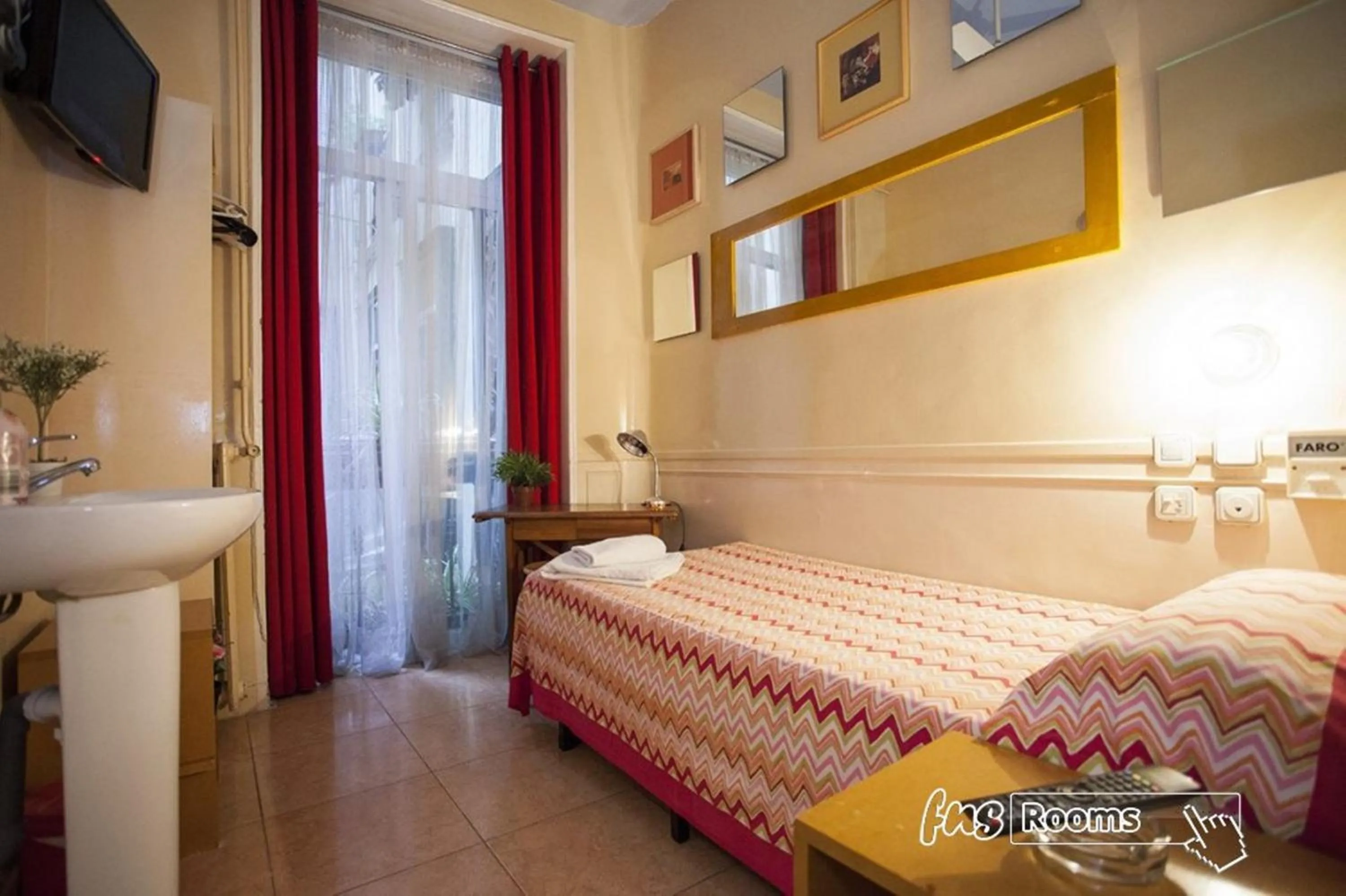 Bed in Hostal La Fontana