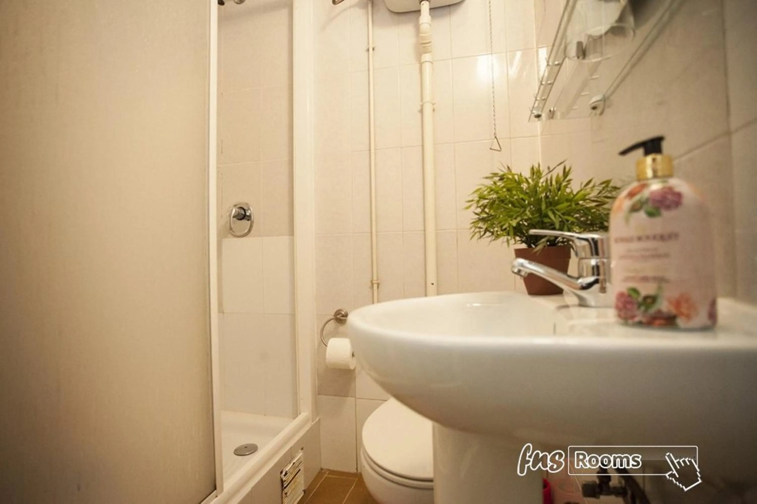 Bathroom in Hostal La Fontana