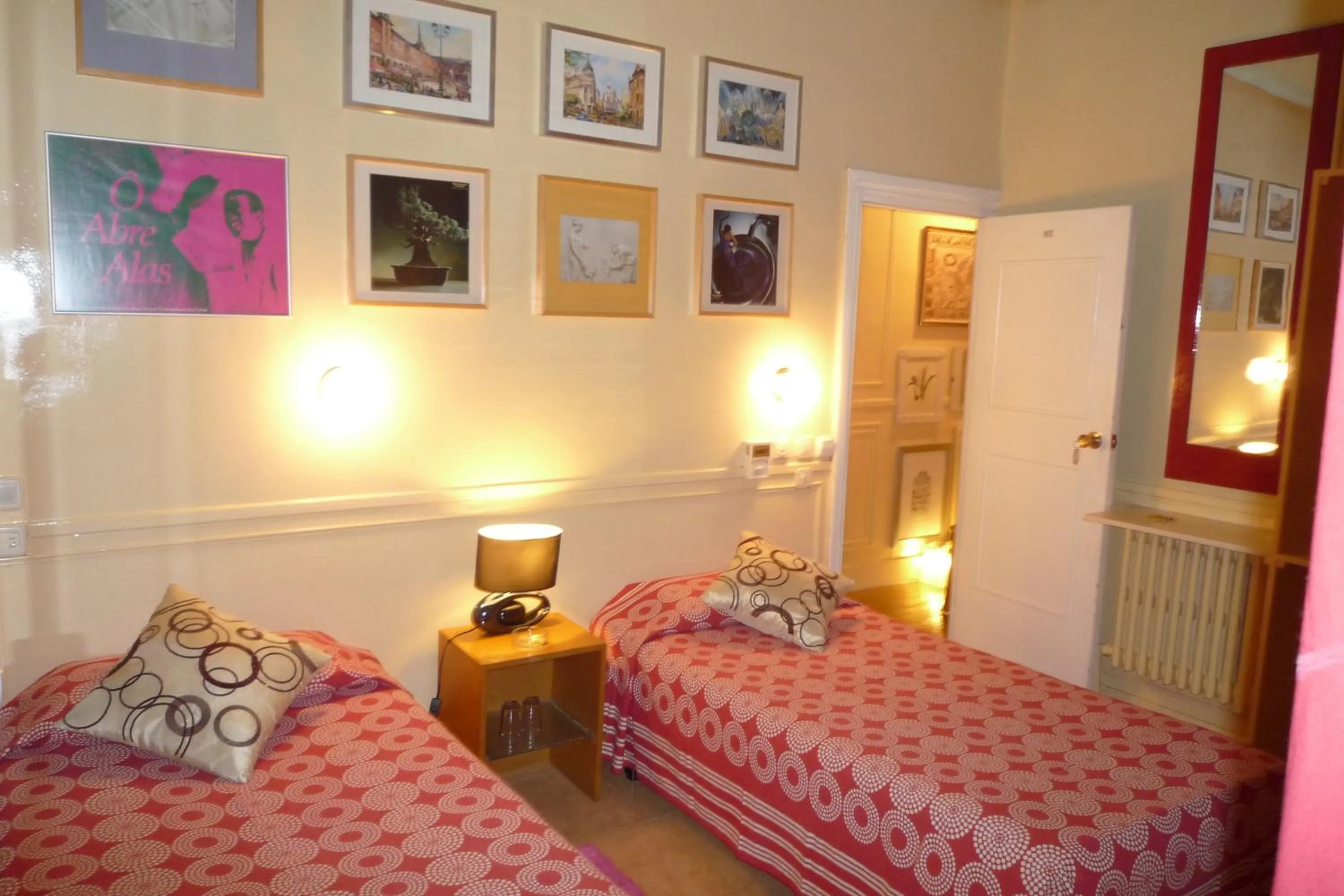 Photo of the whole room, Bed in Hostal La Fontana