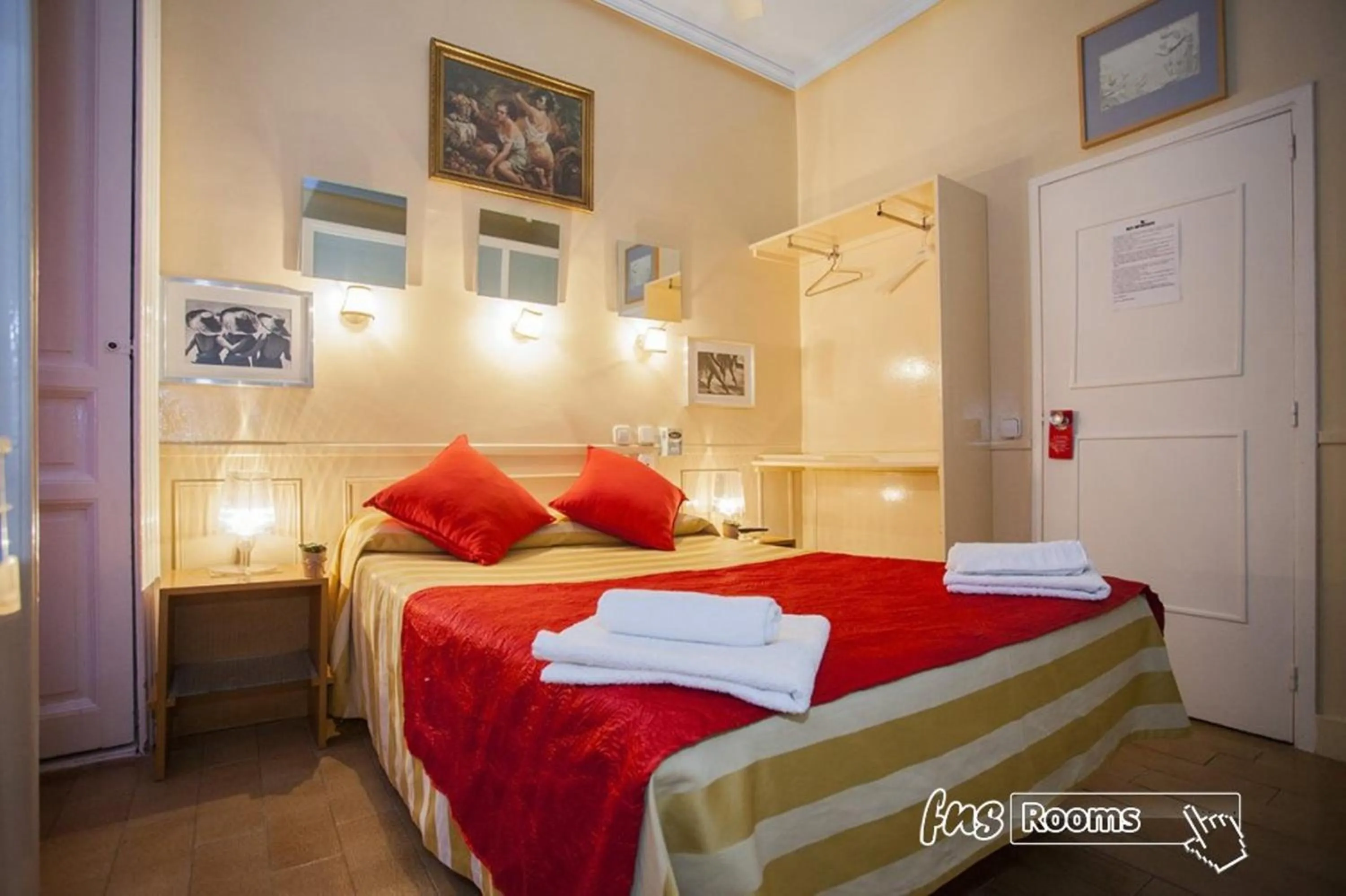 Bed in Hostal La Fontana